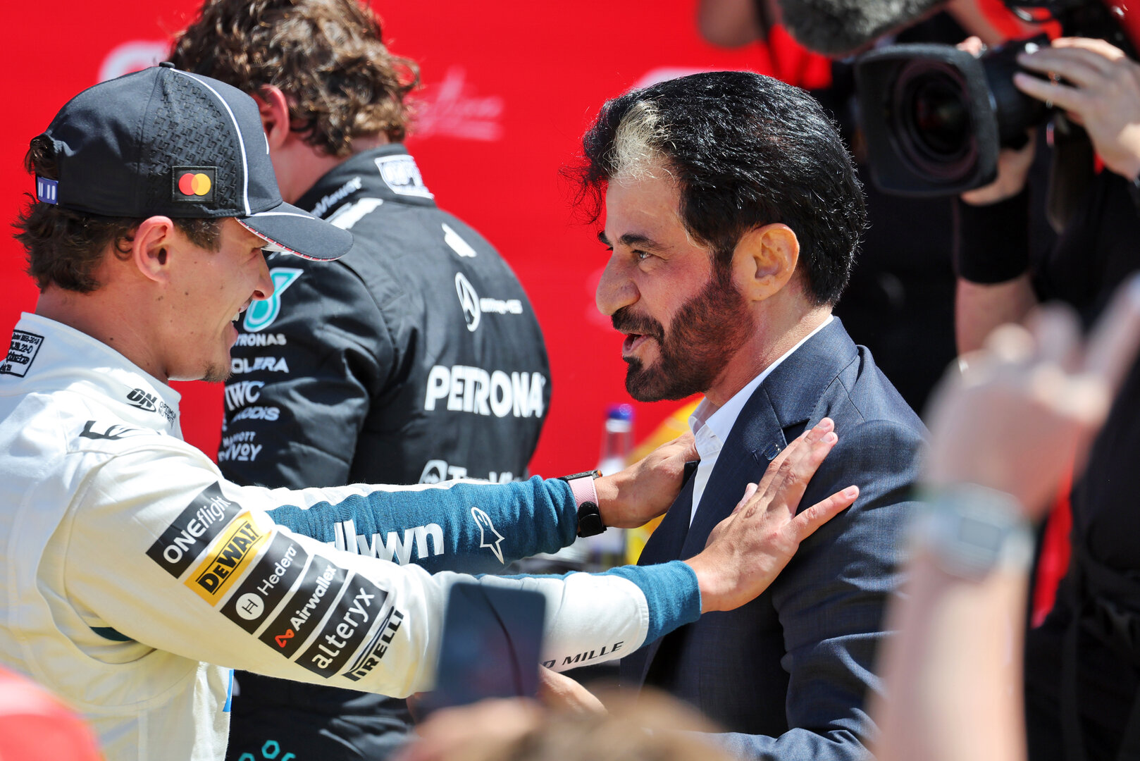 GP GRAN BRETAGNA, (L to R): Lando Norris (GBR) McLaren F1 Team in Sprint parc ferme with Mohammed Bin Sulayem (UAE) FIA President.
04.07.2026. Formula 1 World Championship, Rd 9, British Grand Prix, Silverstone, England, Sprint e Qualifiche Day.
- www.xpbimages.com, EMail: requests@xpbimages.com © Copyright: Moy / XPB Images