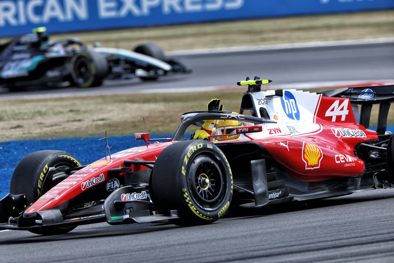 GP GRAN BRETAGNA, Lewis Hamilton (GBR) Ferrari SF-26 waves at the end of the race.
04.07.2026. Formula 1 World Championship, Rd 9, British Grand Prix, Silverstone, England, Sprint e Qualifiche Day.
- www.xpbimages.com, EMail: requests@xpbimages.com © Copyright: Charniaux / XPB Images