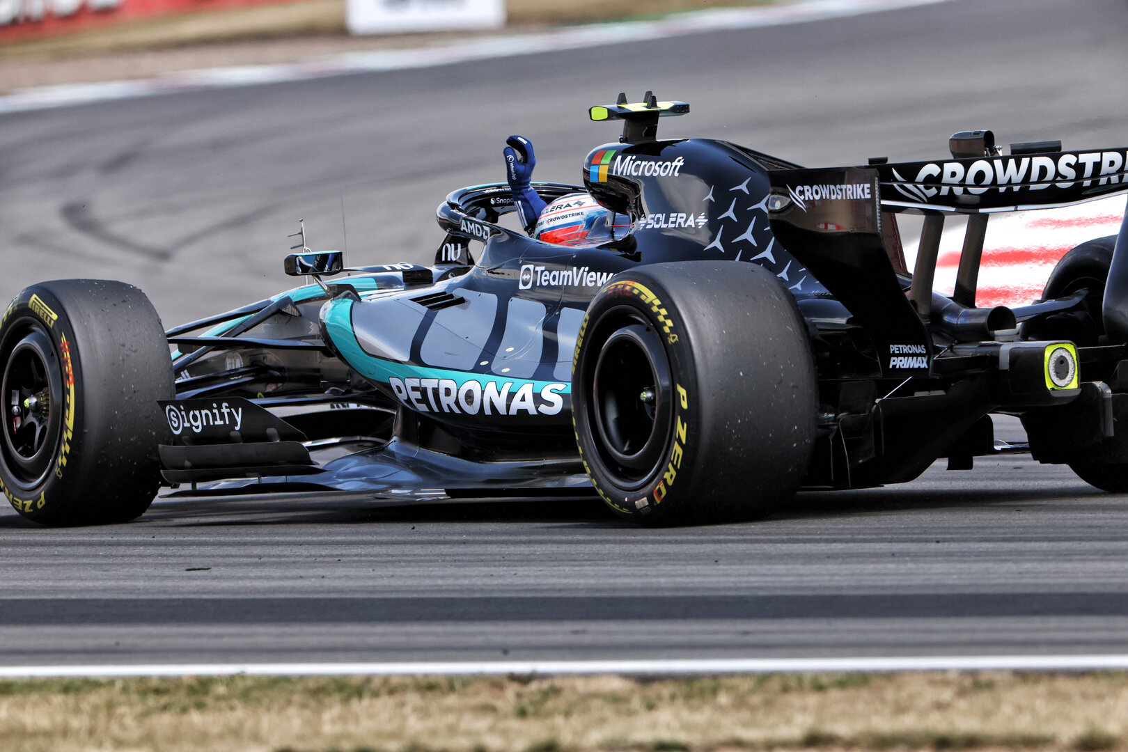 GP GRAN BRETAGNA, Andrea Kimi Antonelli (ITA) Mercedes AMG Formula One Team W17 waves at the end of the race.
04.07.2026. Formula 1 World Championship, Rd 9, British Grand Prix, Silverstone, England, Sprint e Qualifiche Day.
- www.xpbimages.com, EMail: requests@xpbimages.com © Copyright: Charniaux / XPB Images