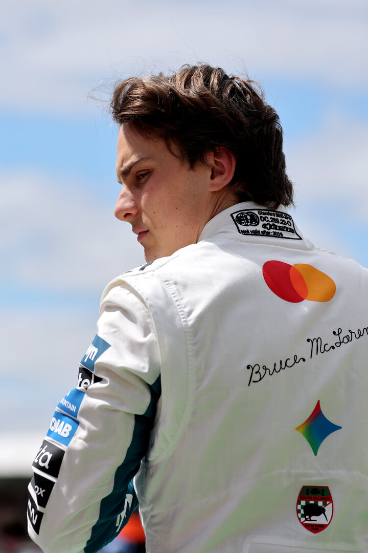 GP GRAN BRETAGNA, Oscar Piastri (AUS) McLaren F1 Team on the grid.
04.07.2026. Formula 1 World Championship, Rd 9, British Grand Prix, Silverstone, England, Sprint e Qualifiche Day.
- www.xpbimages.com, EMail: requests@xpbimages.com © Copyright: Moy / XPB Images