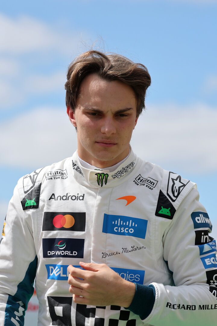 GP GRAN BRETAGNA, Oscar Piastri (AUS) McLaren F1 Team on the grid.
04.07.2026. Formula 1 World Championship, Rd 9, British Grand Prix, Silverstone, England, Sprint e Qualifiche Day.
- www.xpbimages.com, EMail: requests@xpbimages.com © Copyright: Moy / XPB Images