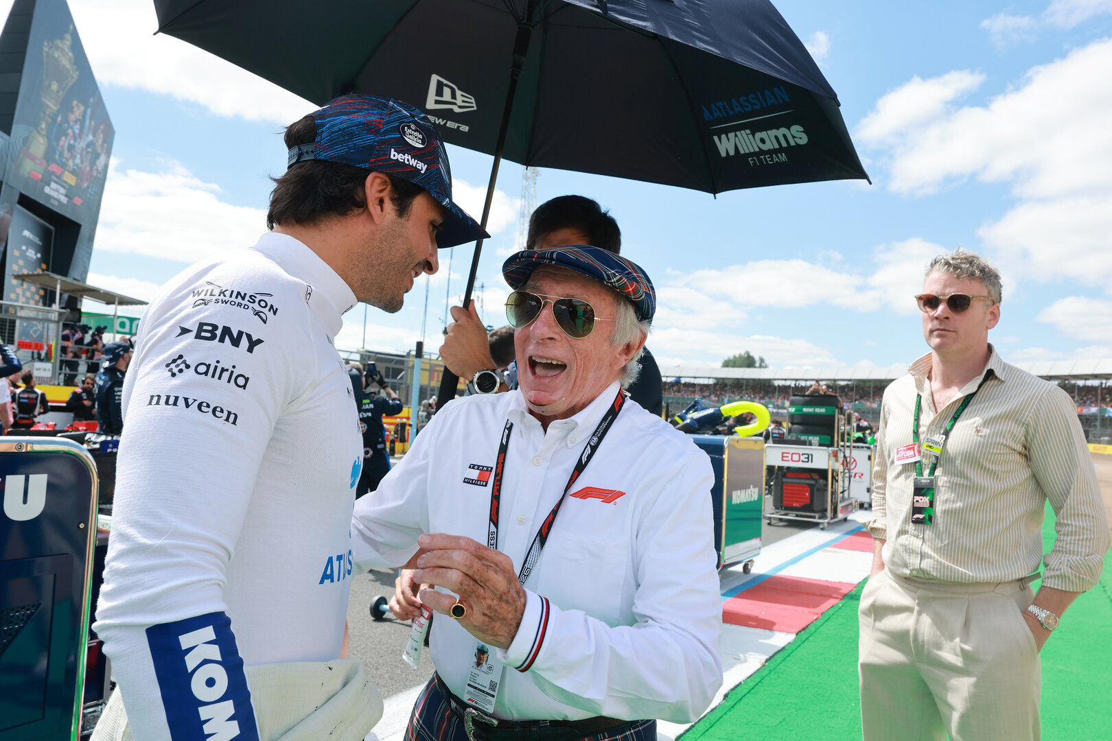 GP GRAN BRETAGNA, (L to R): Carlos Sainz (ESP) Williams F1 Team with Jackie Stewart (GBR) on the grid.
04.07.2026. Formula 1 World Championship, Rd 9, British Grand Prix, Silverstone, England, Sprint e Qualifiche Day.
- www.xpbimages.com, EMail: requests@xpbimages.com © Copyright: Moy / XPB Images