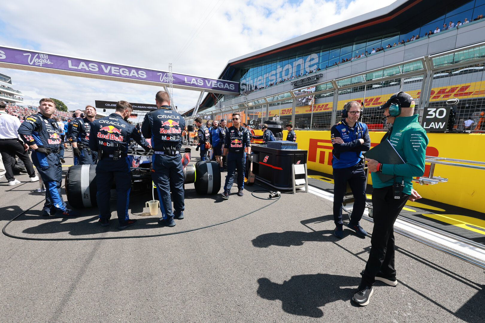 GP GRAN BRETAGNA, Adrian Newey (GBR) Aston Martin F1 Team, Team Principal on the grid.
04.07.2026. Formula 1 World Championship, Rd 9, British Grand Prix, Silverstone, England, Sprint e Qualifiche Day.
- www.xpbimages.com, EMail: requests@xpbimages.com © Copyright: Moy / XPB Images