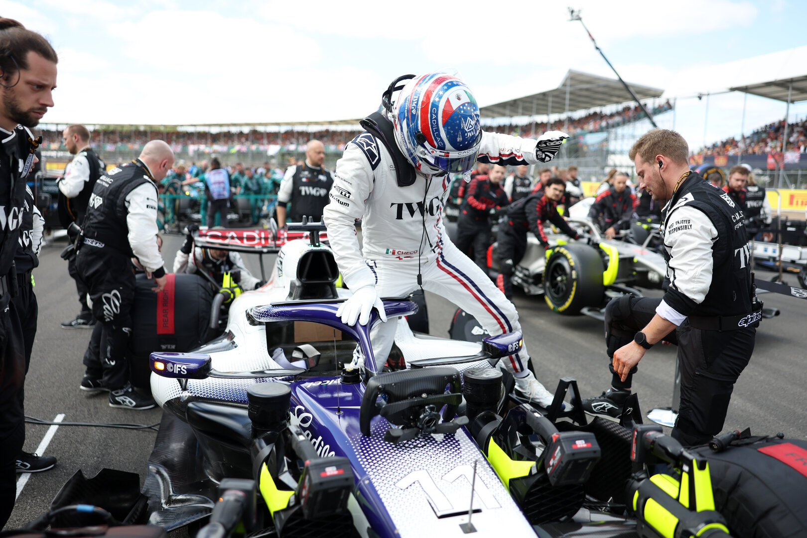 GP GRAN BRETAGNA, Sergio Perez (MEX) Cadillac Formula 1 Team MAC-26 on the grid.
04.07.2026. Formula 1 World Championship, Rd 9, British Grand Prix, Silverstone, England, Sprint e Qualifiche Day.
- www.xpbimages.com, EMail: requests@xpbimages.com © Copyright: Bearne / XPB Images
