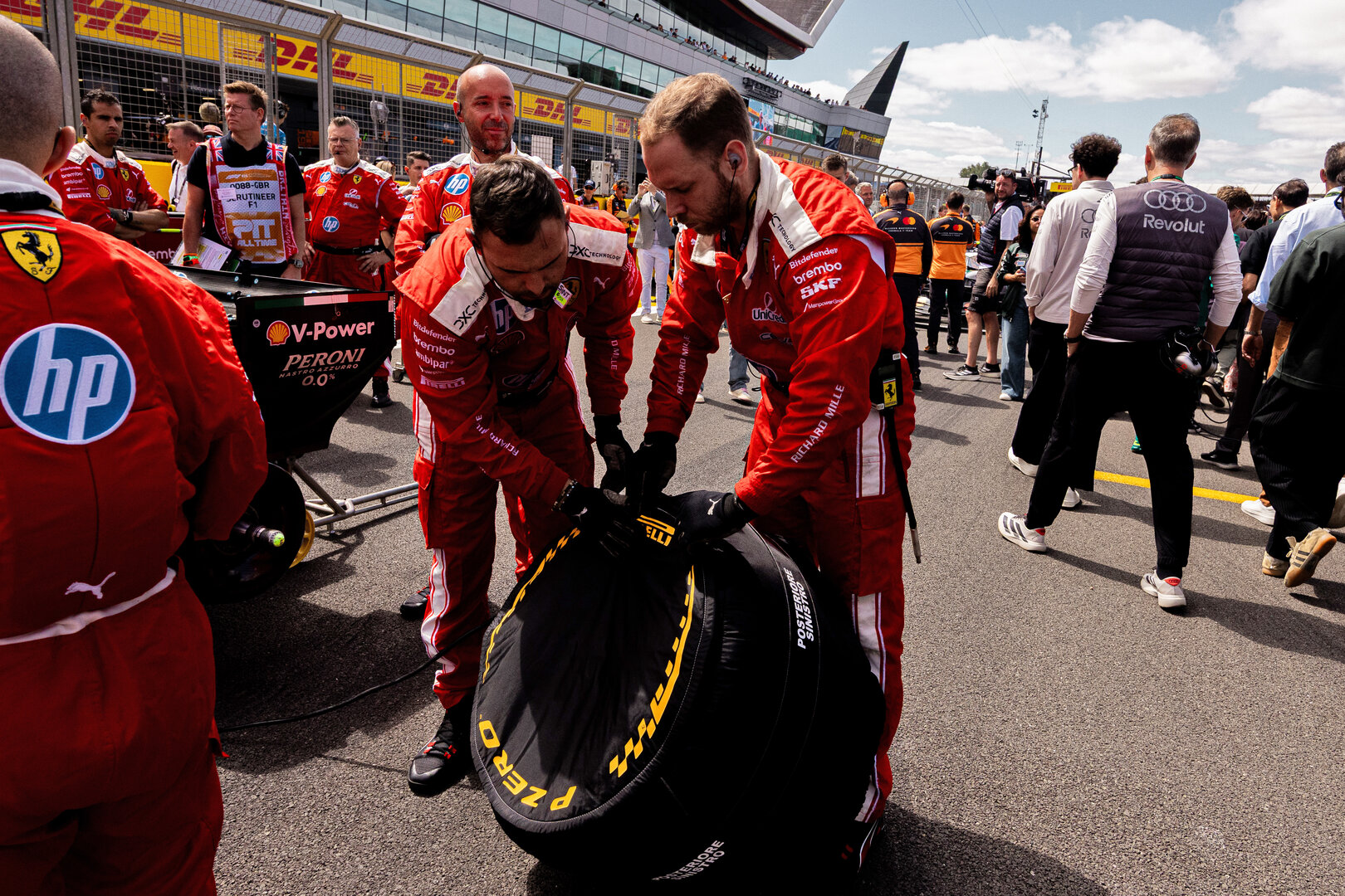 GP GRAN BRETAGNA, Ferrari on the grid.
04.07.2026. Formula 1 World Championship, Rd 9, British Grand Prix, Silverstone, England, Sprint e Qualifiche Day.
 - www.xpbimages.com, EMail: requests@xpbimages.com © Copyright: Denny / XPB Images