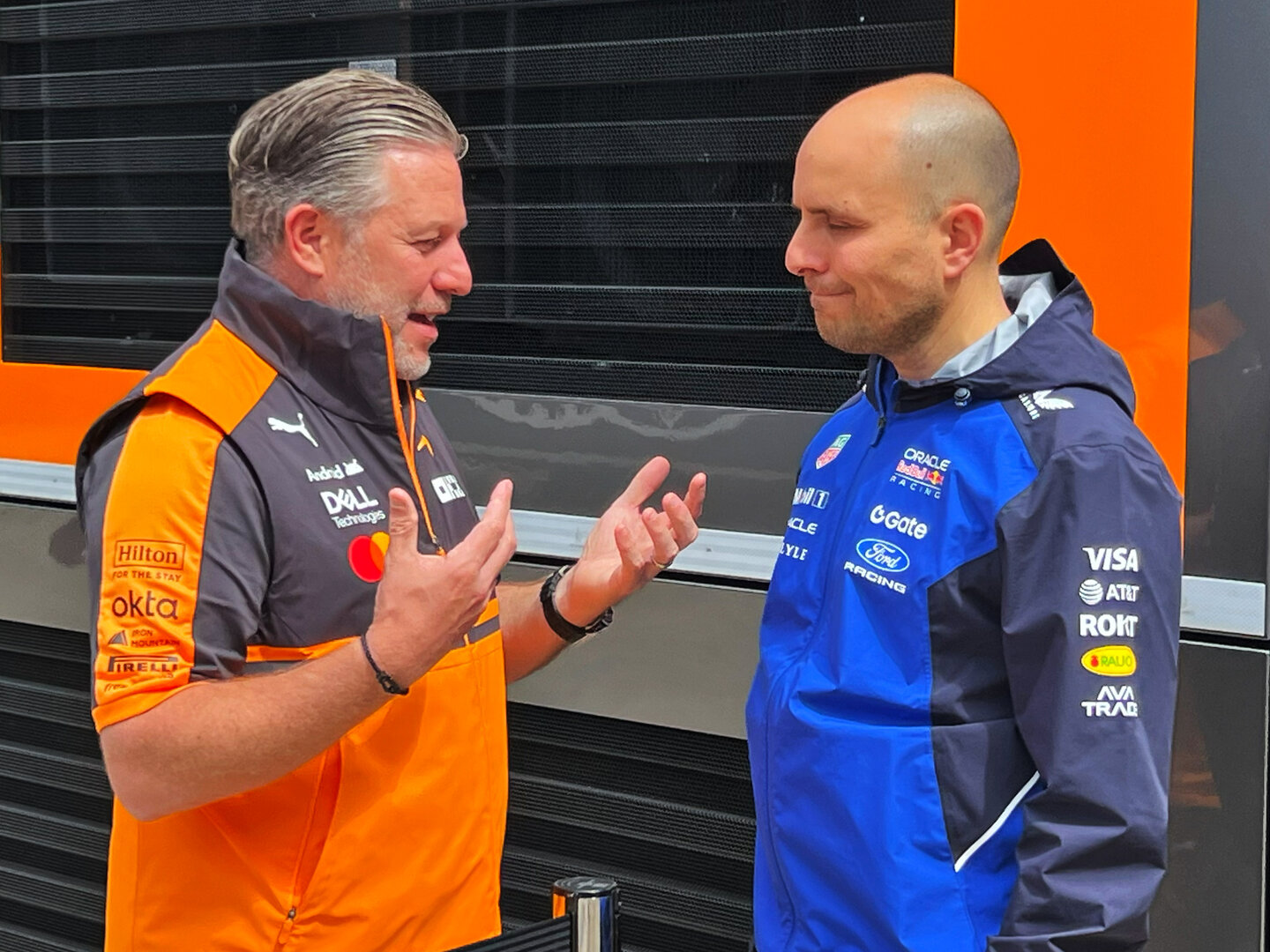 GP GRAN BRETAGNA, (L to R): Zak Brown (USA) McLaren F1 Team Executive Director with Gianpiero Lambiase (ITA) Red Bull Racing Head of Gara Engineering.
04.07.2026. Formula 1 World Championship, Rd 9, British Grand Prix, Silverstone, England, Sprint e Qualifiche Day.
- www.xpbimages.com, EMail: requests@xpbimages.com © Copyright: XPB Images