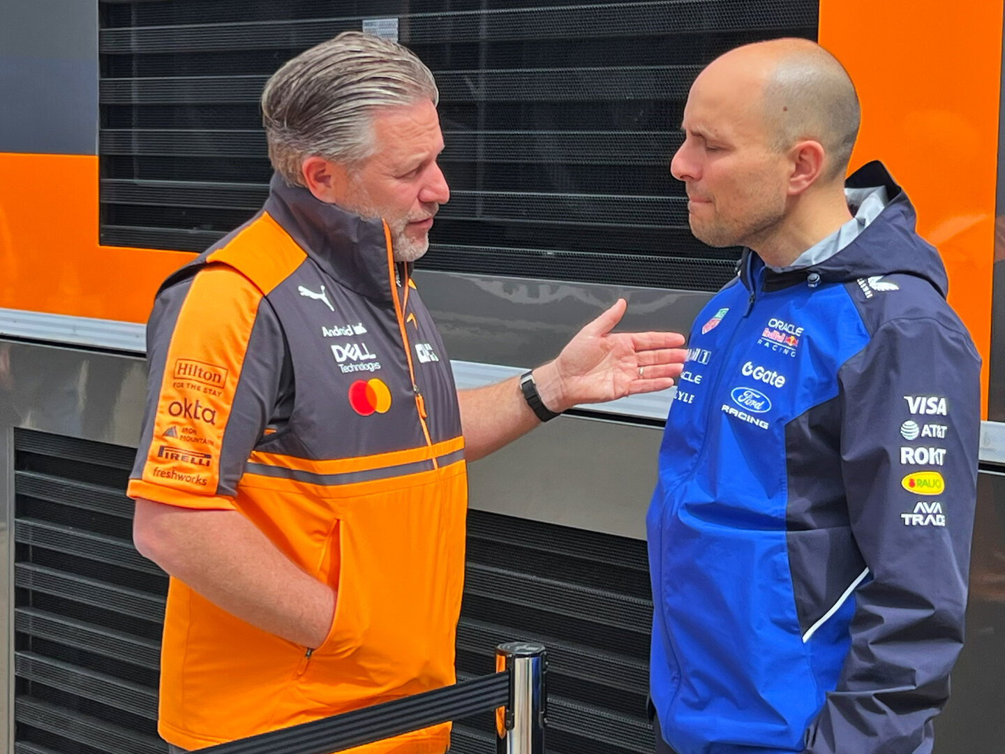 GP GRAN BRETAGNA, (L to R): Zak Brown (USA) McLaren F1 Team Executive Director with Gianpiero Lambiase (ITA) Red Bull Racing Head of Gara Engineering.
04.07.2026. Formula 1 World Championship, Rd 9, British Grand Prix, Silverstone, England, Sprint e Qualifiche Day.
- www.xpbimages.com, EMail: requests@xpbimages.com © Copyright: XPB Images