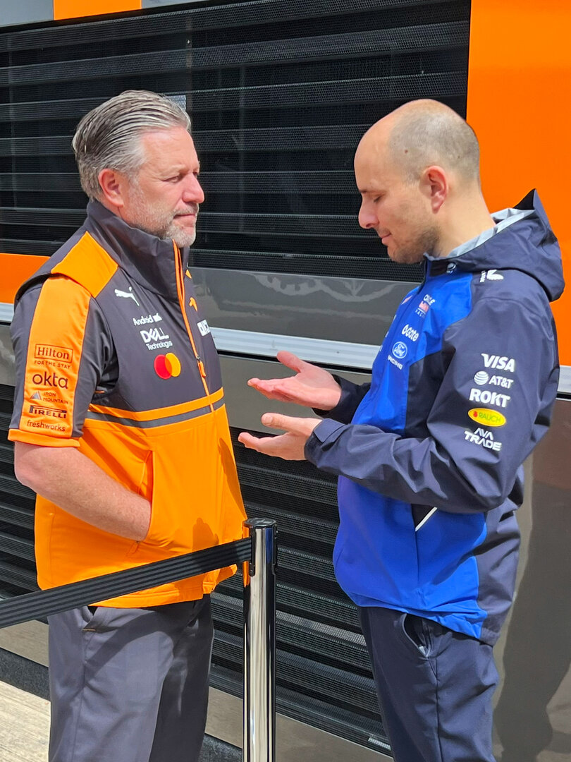 GP GRAN BRETAGNA, (L to R): Zak Brown (USA) McLaren F1 Team Executive Director with Gianpiero Lambiase (ITA) Red Bull Racing Head of Gara Engineering.
04.07.2026. Formula 1 World Championship, Rd 9, British Grand Prix, Silverstone, England, Sprint e Qualifiche Day.
- www.xpbimages.com, EMail: requests@xpbimages.com © Copyright: XPB Images