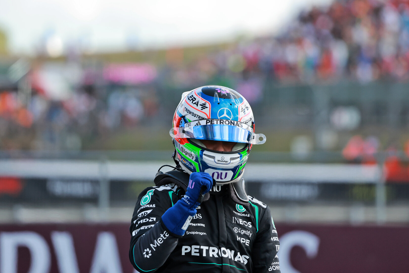 GP GRAN BRETAGNA, Andrea Kimi Antonelli (ITA) Mercedes AMG Formula One Team celebrates his pole position in qualifying parc ferme. 
04.07.2026. Formula 1 World Championship, Rd 9, British Grand Prix, Silverstone, England, Sprint e Qualifiche Day.
- www.xpbimages.com, EMail: requests@xpbimages.com © Copyright: Charniaux / XPB Images
