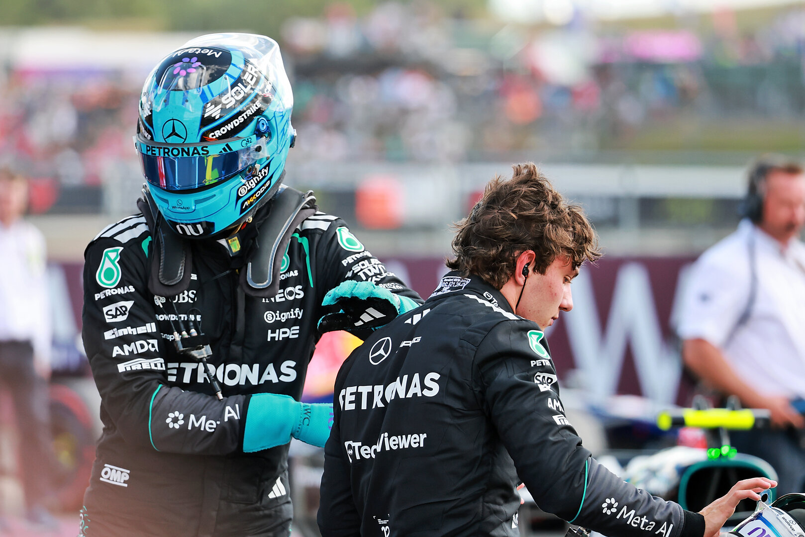 GP GRAN BRETAGNA, (L to R): George Russell (GBR) Mercedes AMG Formula One Team in qualifying parc ferme with pole sitter e team mate Andrea Kimi Antonelli (ITA) Mercedes AMG Formula One Team.
04.07.2026. Formula 1 World Championship, Rd 9, British Grand Prix, Silverstone, England, Sprint e Qualifiche Day.
- www.xpbimages.com, EMail: requests@xpbimages.com © Copyright: Charniaux / XPB Images