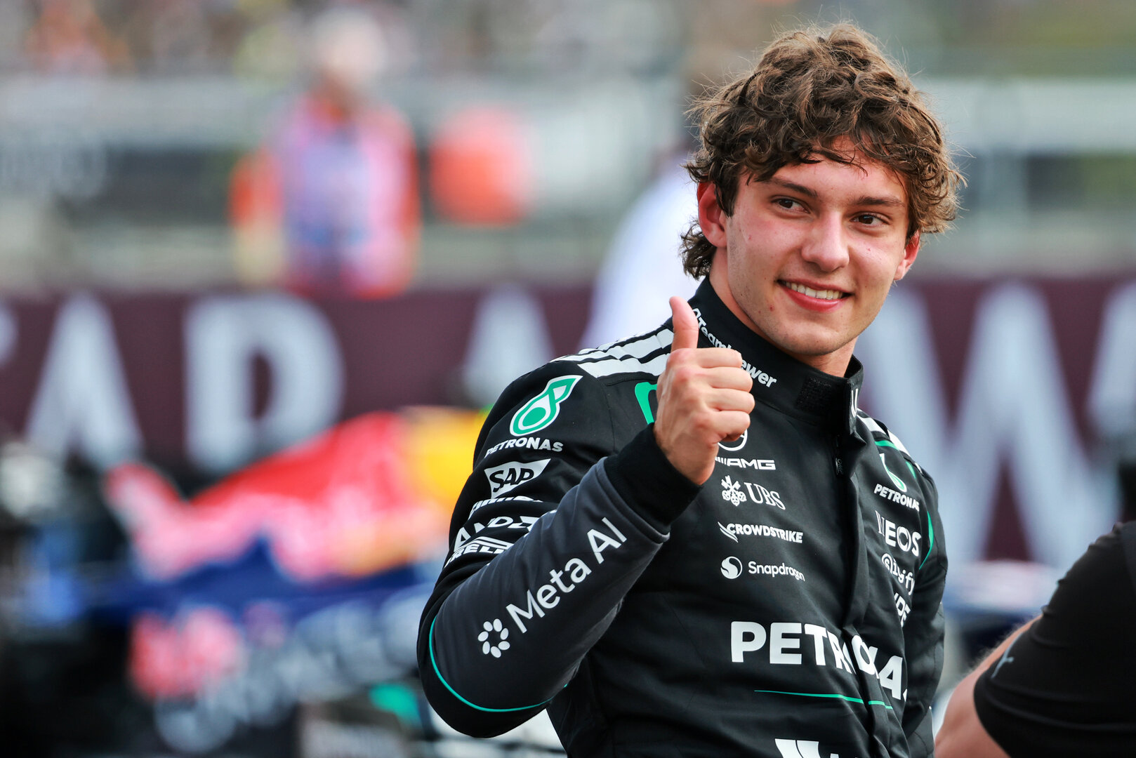 GP GRAN BRETAGNA, Andrea Kimi Antonelli (ITA) Mercedes AMG Formula One Team celebrates his pole position in qualifying parc ferme.
04.07.2026. Formula 1 World Championship, Rd 9, British Grand Prix, Silverstone, England, Sprint e Qualifiche Day.
- www.xpbimages.com, EMail: requests@xpbimages.com © Copyright: Charniaux / XPB Images
