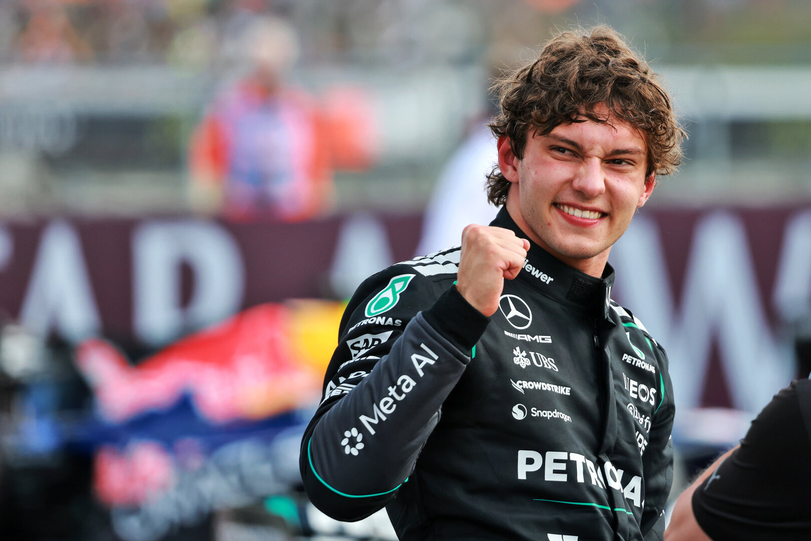 GP GRAN BRETAGNA, Andrea Kimi Antonelli (ITA) Mercedes AMG Formula One Team celebrates his pole position in qualifying parc ferme.
04.07.2026. Formula 1 World Championship, Rd 9, British Grand Prix, Silverstone, England, Sprint e Qualifiche Day.
- www.xpbimages.com, EMail: requests@xpbimages.com © Copyright: Charniaux / XPB Images