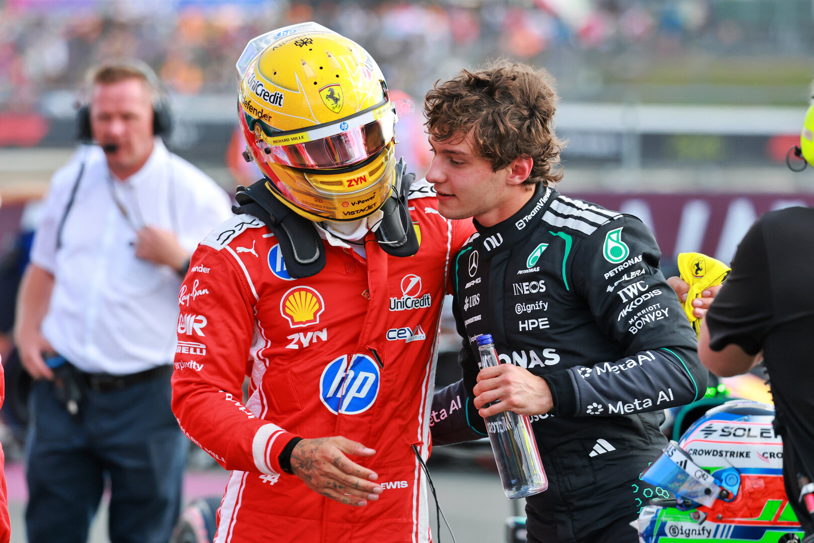 GP GRAN BRETAGNA, Andrea Kimi Antonelli (ITA) Mercedes AMG Formula One Team celebrates his pole position in qualifying parc ferme with third placed Andrea Kimi Antonelli (ITA) Mercedes AMG Formula One Team (Left).
04.07.2026. Formula 1 World Championship, Rd 9, British Grand Prix, Silverstone, England, Sprint e Qualifiche Day.
- www.xpbimages.com, EMail: requests@xpbimages.com © Copyright: Charniaux / XPB Images