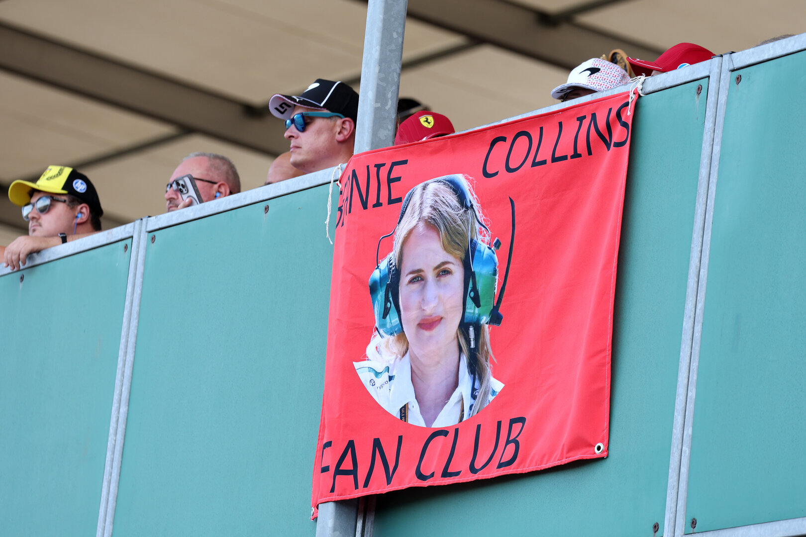 GP GRAN BRETAGNA, Circuit Atmosfera - flag for Bernadette Collins (GBR) Sky Sports F1 Strategy Analyst.
04.07.2026. Formula 1 World Championship, Rd 9, British Grand Prix, Silverstone, England, Sprint e Qualifiche Day.
- www.xpbimages.com, EMail: requests@xpbimages.com © Copyright: Moy / XPB Images