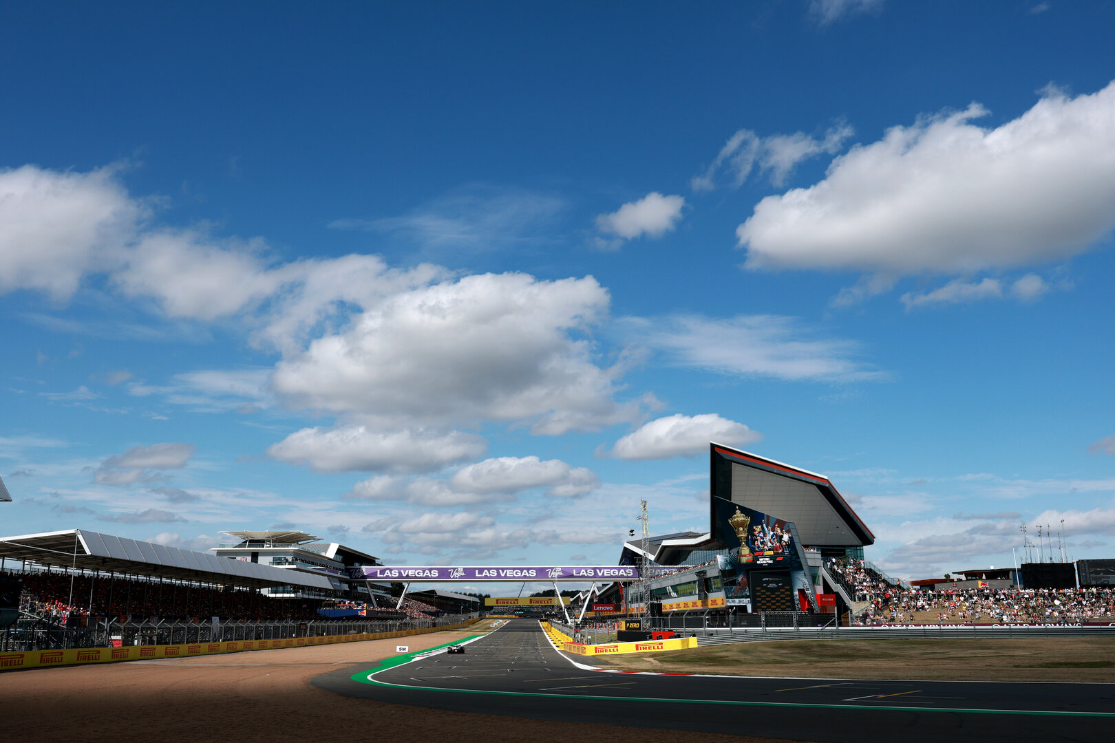 GP GRAN BRETAGNA, Oscar Piastri (AUS) McLaren F1 Team MCL40.
04.07.2026. Formula 1 World Championship, Rd 9, British Grand Prix, Silverstone, England, Sprint e Qualifiche Day.
- www.xpbimages.com, EMail: requests@xpbimages.com © Copyright: Moy / XPB Images