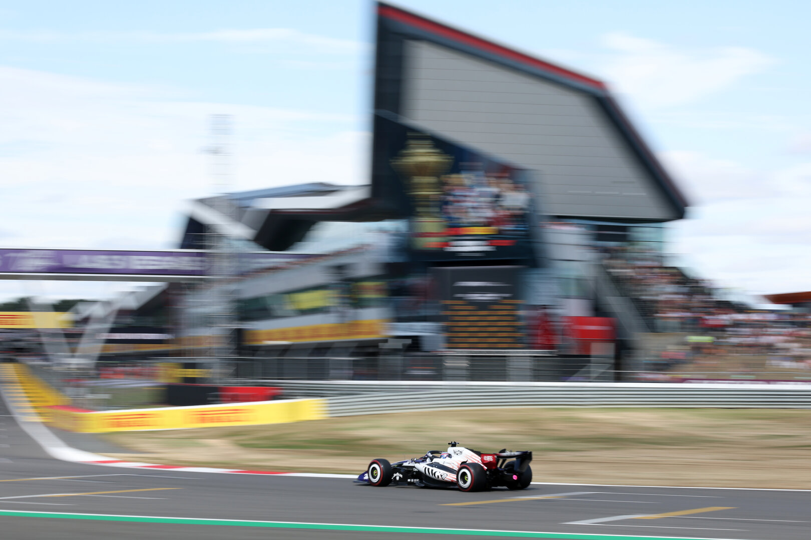 GP GRAN BRETAGNA, Sergio Perez (MEX) Cadillac Formula 1 Team MAC-26.
04.07.2026. Formula 1 World Championship, Rd 9, British Grand Prix, Silverstone, England, Sprint e Qualifiche Day.
- www.xpbimages.com, EMail: requests@xpbimages.com © Copyright: Moy / XPB Images