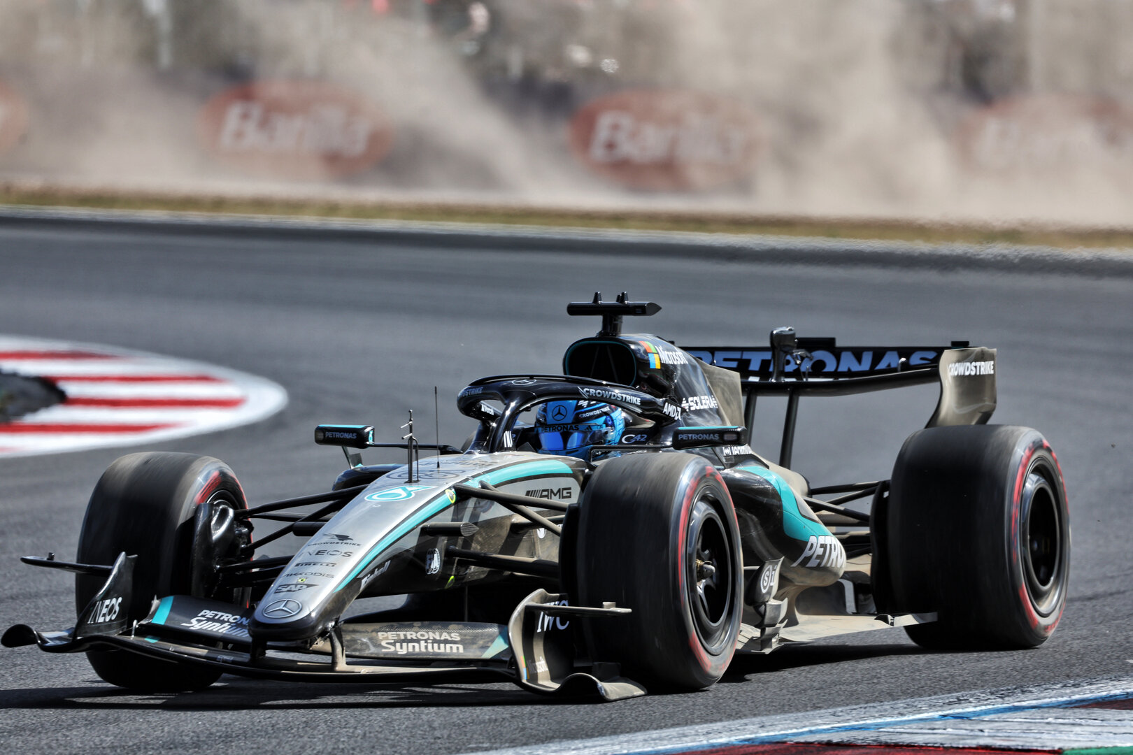 GP GRAN BRETAGNA, George Russell (GBR) Mercedes AMG Formula One Team W17 with a broken front wing.
04.07.2026. Formula 1 World Championship, Rd 9, British Grand Prix, Silverstone, England, Sprint e Qualifiche Day.
- www.xpbimages.com, EMail: requests@xpbimages.com © Copyright: Dunbar / XPB Images
