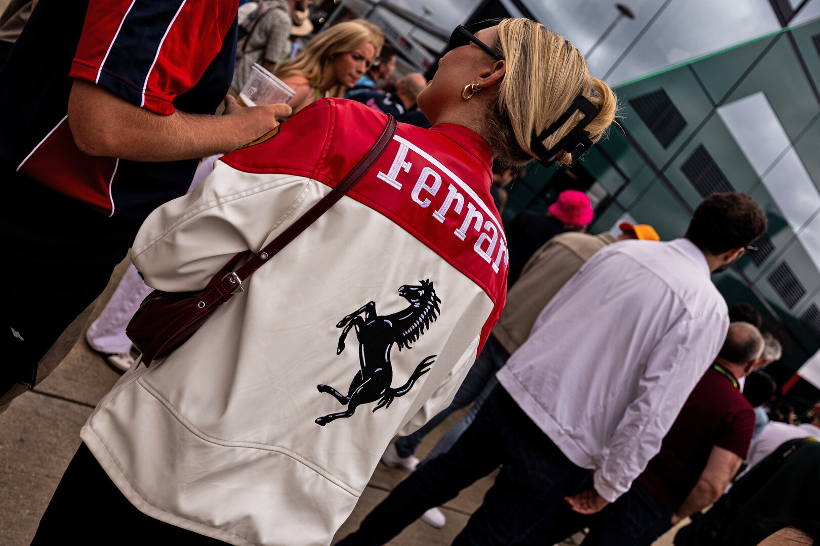 GP GRAN BRETAGNA, Circuit Atmosfera - Ferrari jacket.
05.07.2026. Formula 1 World Championship, Rd 9, British Grand Prix, Silverstone, England, Gara Day.
- www.xpbimages.com, EMail: requests@xpbimages.com © Copyright: Denny / XPB Images
