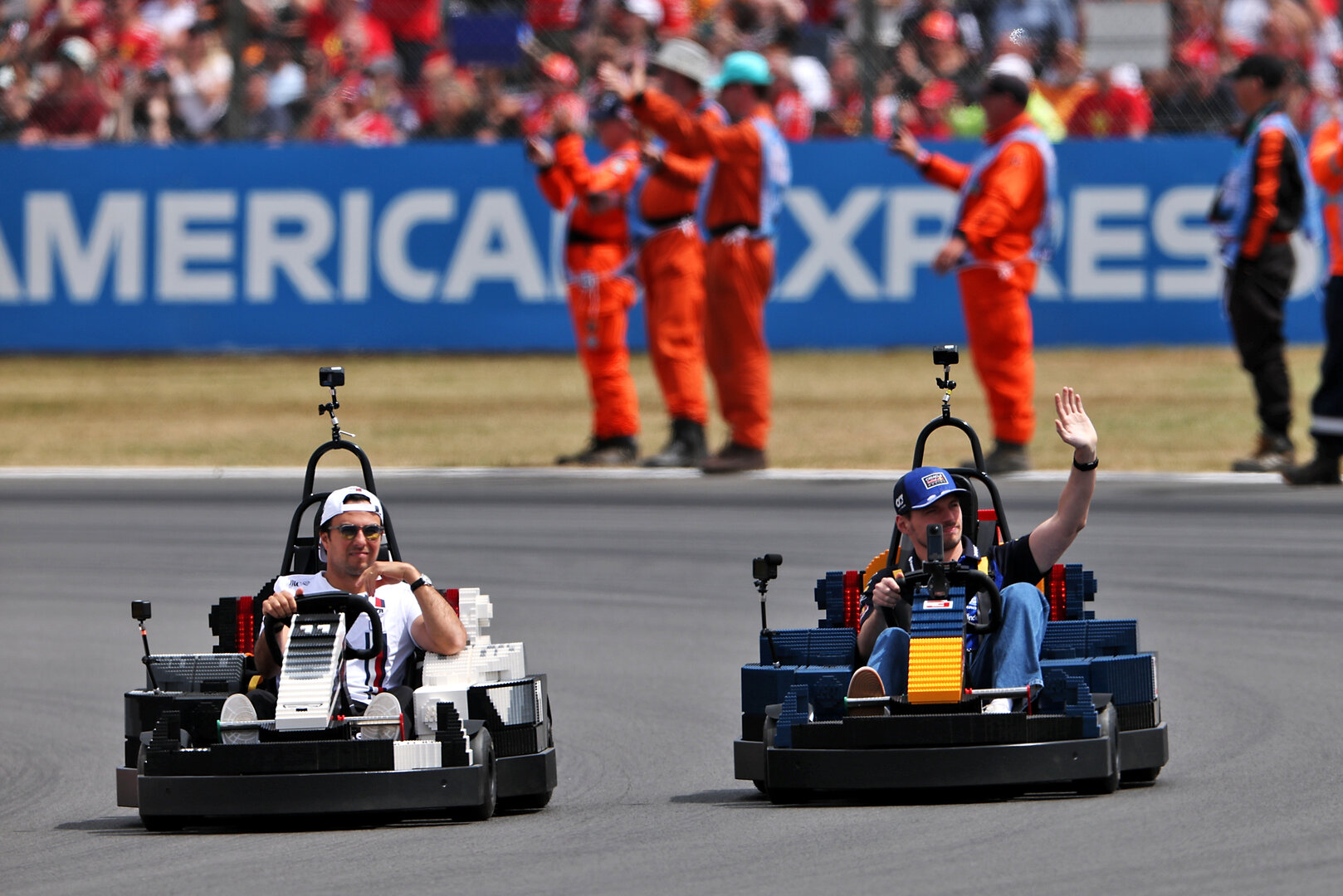 GP GRAN BRETAGNA, (L to R): Sergio Perez (MEX) Cadillac Formula 1 Team e Max Verstappen (NLD) Red Bull Racing in Lego karts on the drivers' parade.
05.07.2026. Formula 1 World Championship, Rd 9, British Grand Prix, Silverstone, England, Gara Day.
- www.xpbimages.com, EMail: requests@xpbimages.com © Copyright: Charniaux / XPB Images