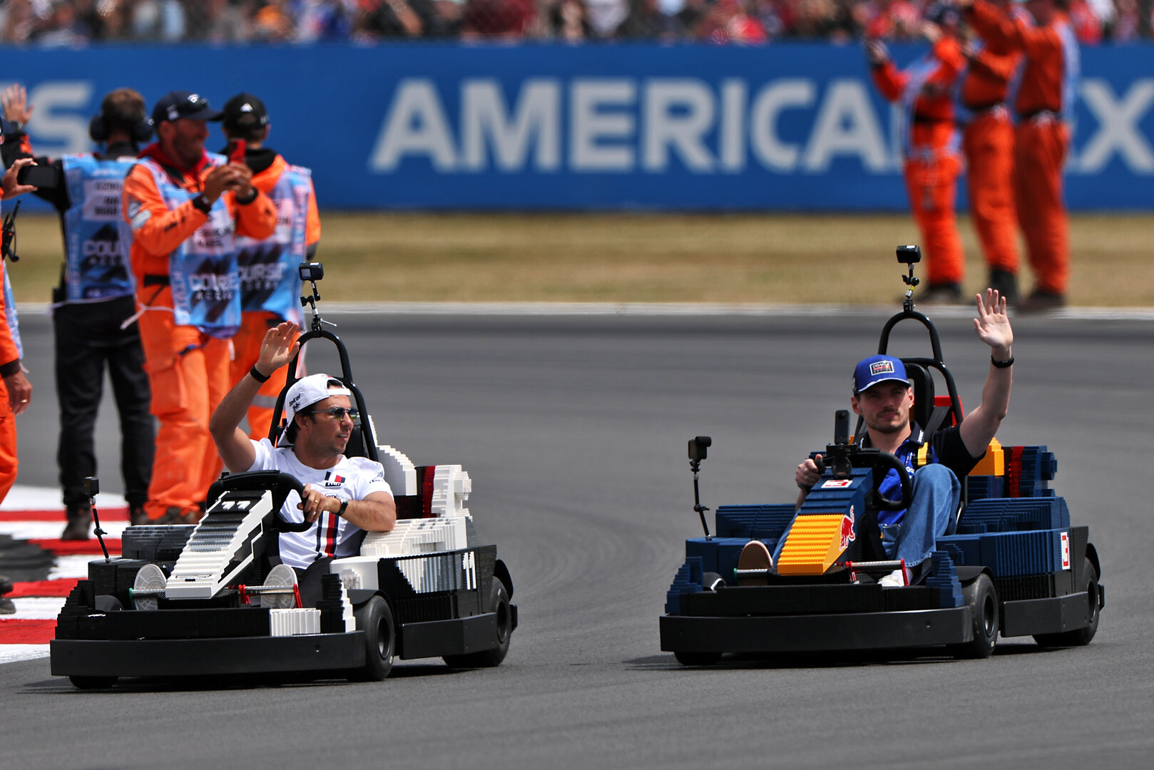 GP GRAN BRETAGNA, (L to R): Sergio Perez (MEX) Cadillac Formula 1 Team e Max Verstappen (NLD) Red Bull Racing in Lego karts on the drivers' parade.
05.07.2026. Formula 1 World Championship, Rd 9, British Grand Prix, Silverstone, England, Gara Day.
- www.xpbimages.com, EMail: requests@xpbimages.com © Copyright: Charniaux / XPB Images