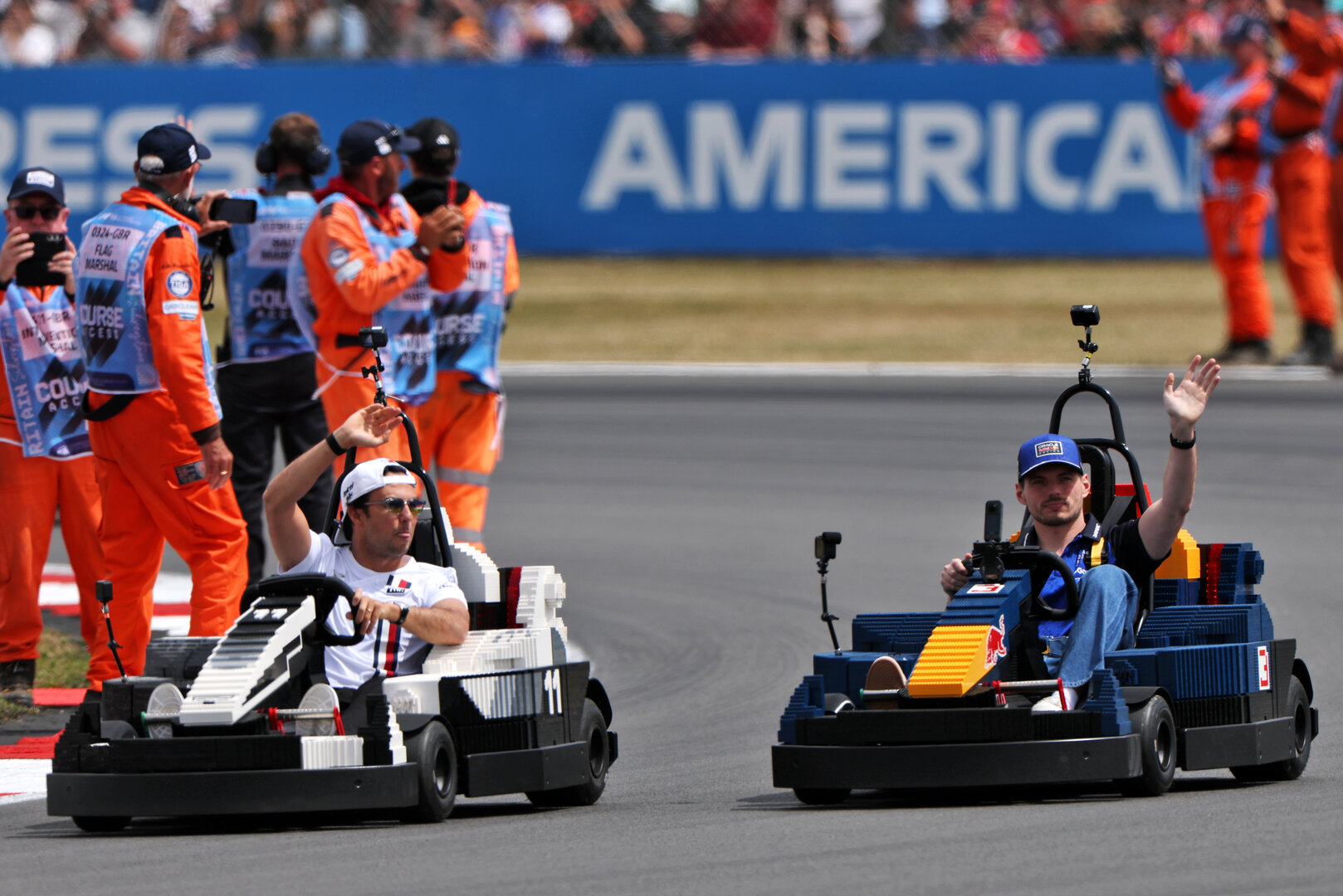GP GRAN BRETAGNA, (L to R): Sergio Perez (MEX) Cadillac Formula 1 Team e Max Verstappen (NLD) Red Bull Racing in Lego karts on the drivers' parade.
05.07.2026. Formula 1 World Championship, Rd 9, British Grand Prix, Silverstone, England, Gara Day.
- www.xpbimages.com, EMail: requests@xpbimages.com © Copyright: Charniaux / XPB Images