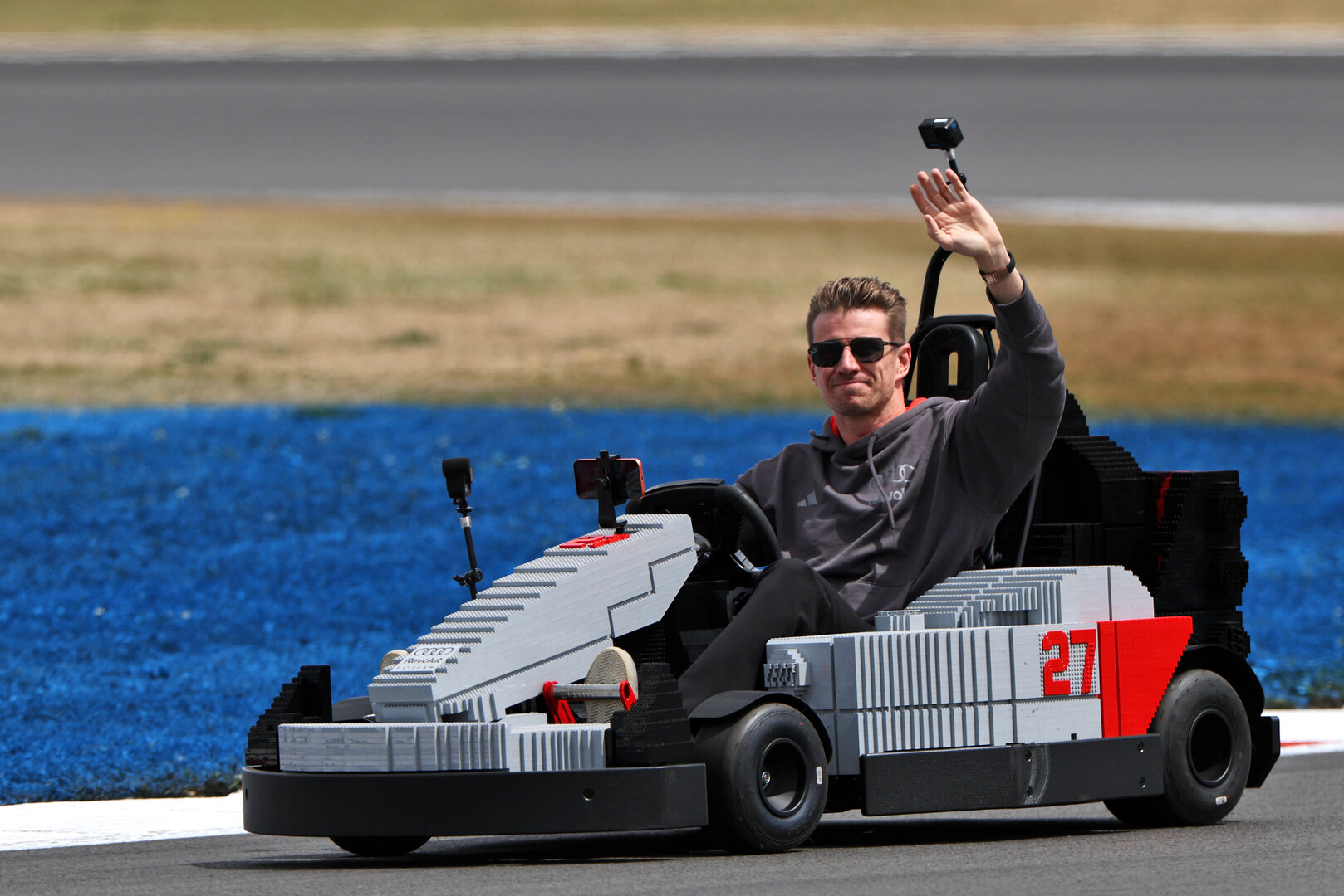 GP GRAN BRETAGNA, Nico Hulkenberg (GER) Audi F1 Team in a Lego kart on the drivers' parade.
05.07.2026. Formula 1 World Championship, Rd 9, British Grand Prix, Silverstone, England, Gara Day.
- www.xpbimages.com, EMail: requests@xpbimages.com © Copyright: Charniaux / XPB Images