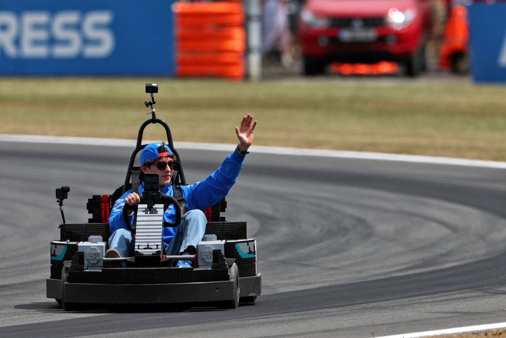 GP GRAN BRETAGNA, Andrea Kimi Antonelli (ITA) Mercedes AMG Formula One Team in a Lego kart on the drivers' parade.
05.07.2026. Formula 1 World Championship, Rd 9, British Grand Prix, Silverstone, England, Gara Day.
- www.xpbimages.com, EMail: requests@xpbimages.com © Copyright: Charniaux / XPB Images