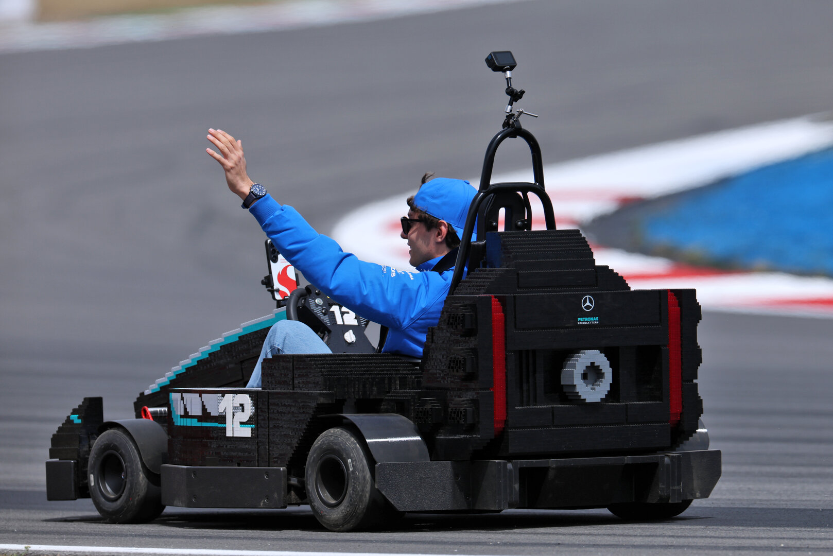 GP GRAN BRETAGNA, Andrea Kimi Antonelli (ITA) Mercedes AMG Formula One Team in a Lego kart on the drivers' parade.
05.07.2026. Formula 1 World Championship, Rd 9, British Grand Prix, Silverstone, England, Gara Day.
- www.xpbimages.com, EMail: requests@xpbimages.com © Copyright: Charniaux / XPB Images
