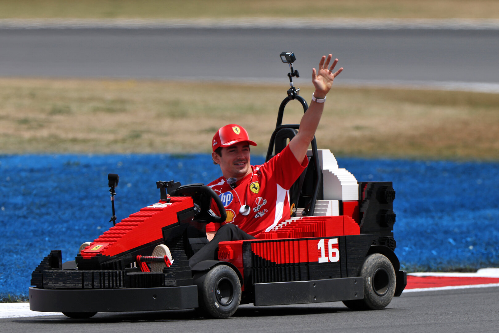 GP GRAN BRETAGNA, Charles Leclerc (MON) Ferrari in a Lego kart on the drivers' parade.
05.07.2026. Formula 1 World Championship, Rd 9, British Grand Prix, Silverstone, England, Gara Day.
- www.xpbimages.com, EMail: requests@xpbimages.com © Copyright: Charniaux / XPB Images