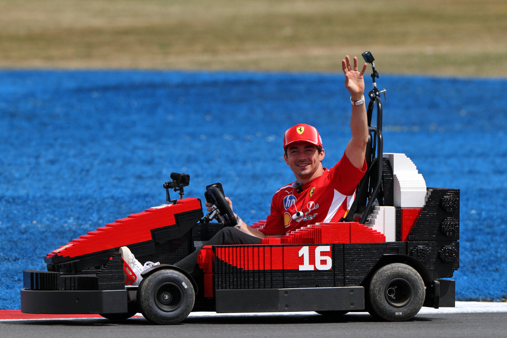 GP GRAN BRETAGNA, Charles Leclerc (MON) Ferrari in a Lego kart on the drivers' parade.
05.07.2026. Formula 1 World Championship, Rd 9, British Grand Prix, Silverstone, England, Gara Day.
- www.xpbimages.com, EMail: requests@xpbimages.com © Copyright: Charniaux / XPB Images