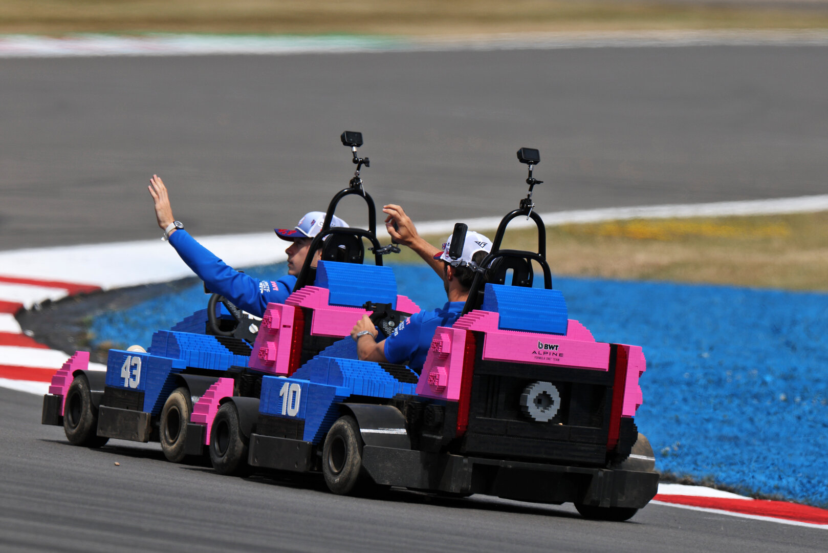 GP GRAN BRETAGNA, Franco Colapinto (ARG) Alpine F1 Team e Pierre Gasly (FRA) Alpine F1 Team in Lego karts on the drivers' parade.
05.07.2026. Formula 1 World Championship, Rd 9, British Grand Prix, Silverstone, England, Gara Day.
- www.xpbimages.com, EMail: requests@xpbimages.com © Copyright: Charniaux / XPB Images