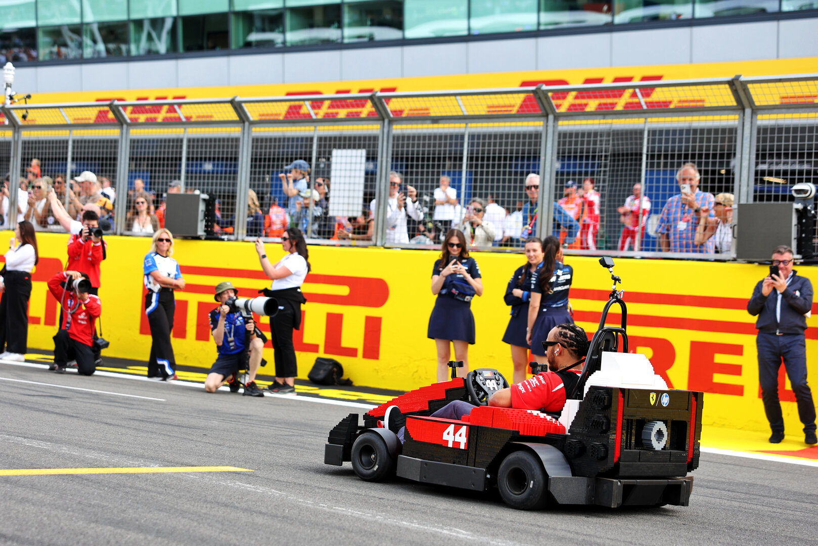 GP GRAN BRETAGNA, Lewis Hamilton (GBR) Ferrari in a Lego kart on the drivers' parade.
05.07.2026. Formula 1 World Championship, Rd 9, British Grand Prix, Silverstone, England, Gara Day.
- www.xpbimages.com, EMail: requests@xpbimages.com © Copyright: Bearne / XPB Images