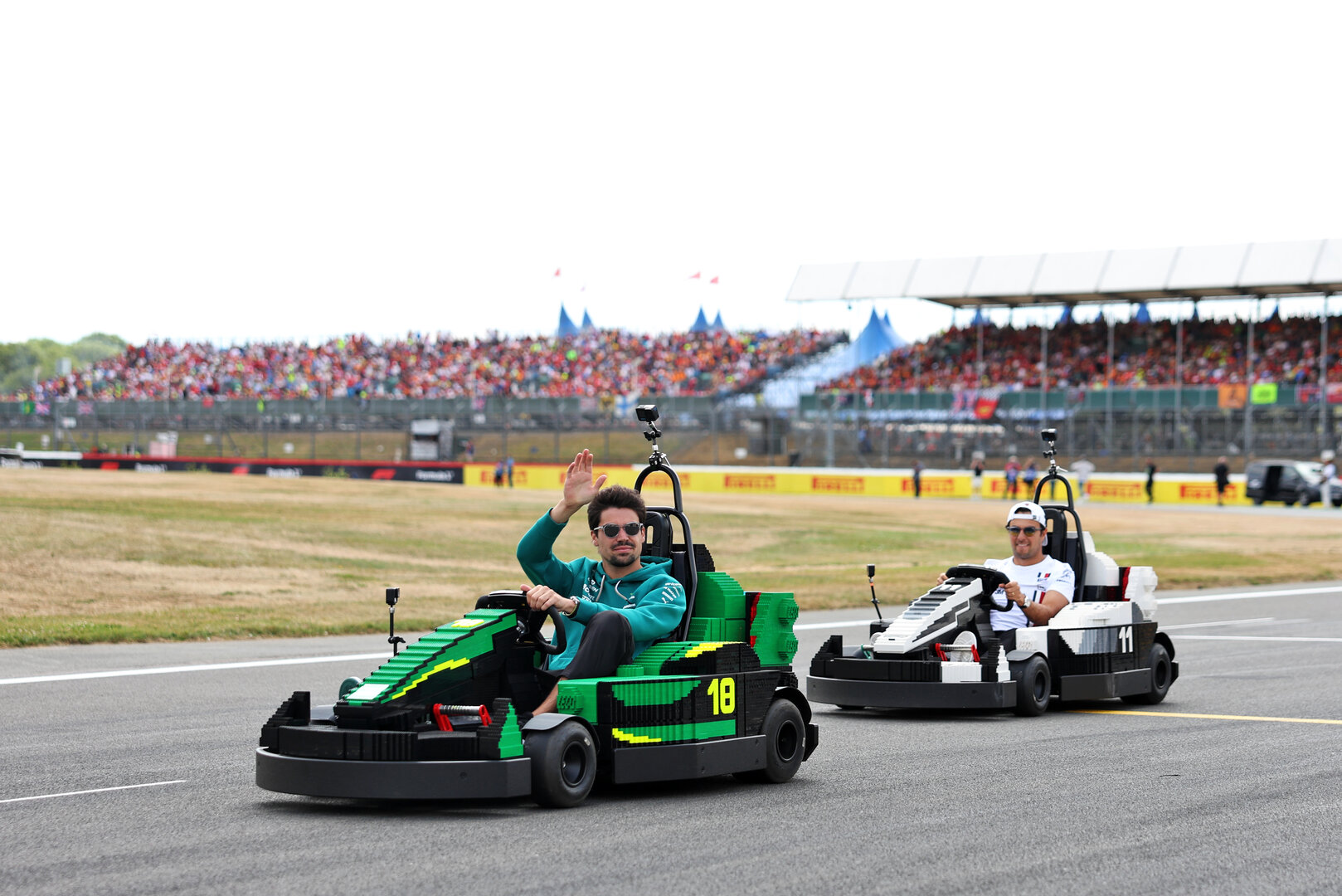 GP GRAN BRETAGNA, Lance Stroll (CDN) Aston Martin F1 Team in a Lego kart on the drivers' parade..
05.07.2026. Formula 1 World Championship, Rd 9, British Grand Prix, Silverstone, England, Gara Day.
- www.xpbimages.com, EMail: requests@xpbimages.com © Copyright: Bearne / XPB Images