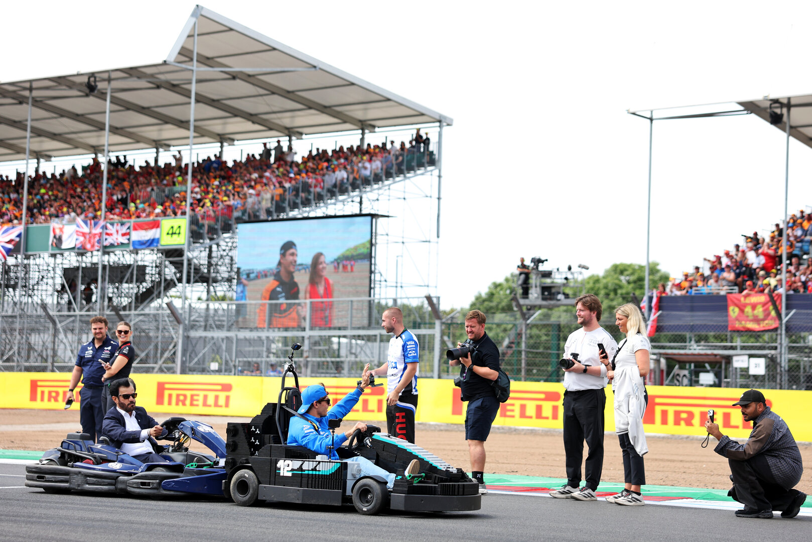 GP GRAN BRETAGNA, Pierre Gasly (FRA) Alpine F1 Team in a Lego kart on the drivers' parade followed by Mohammed Bin Sulayem (UAE) FIA President.
05.07.2026. Formula 1 World Championship, Rd 9, British Grand Prix, Silverstone, England, Gara Day.
- www.xpbimages.com, EMail: requests@xpbimages.com © Copyright: Bearne / XPB Images