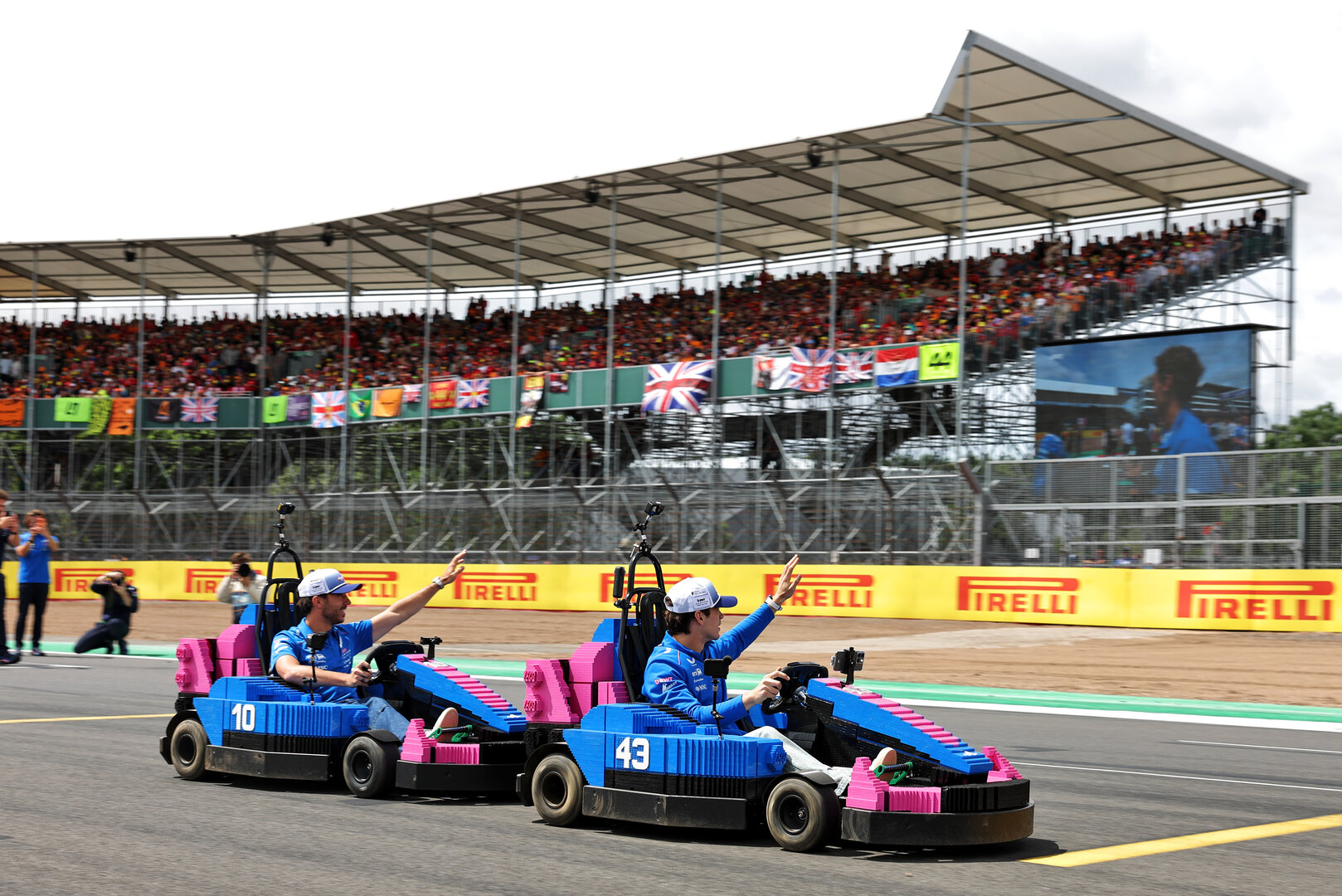 GP GRAN BRETAGNA, Franco Colapinto (ARG) Alpine F1 Team e Pierre Gasly (FRA) Alpine F1 Team in Lego karts on the drivers' parade.
05.07.2026. Formula 1 World Championship, Rd 9, British Grand Prix, Silverstone, England, Gara Day.
- www.xpbimages.com, EMail: requests@xpbimages.com © Copyright: Bearne / XPB Images