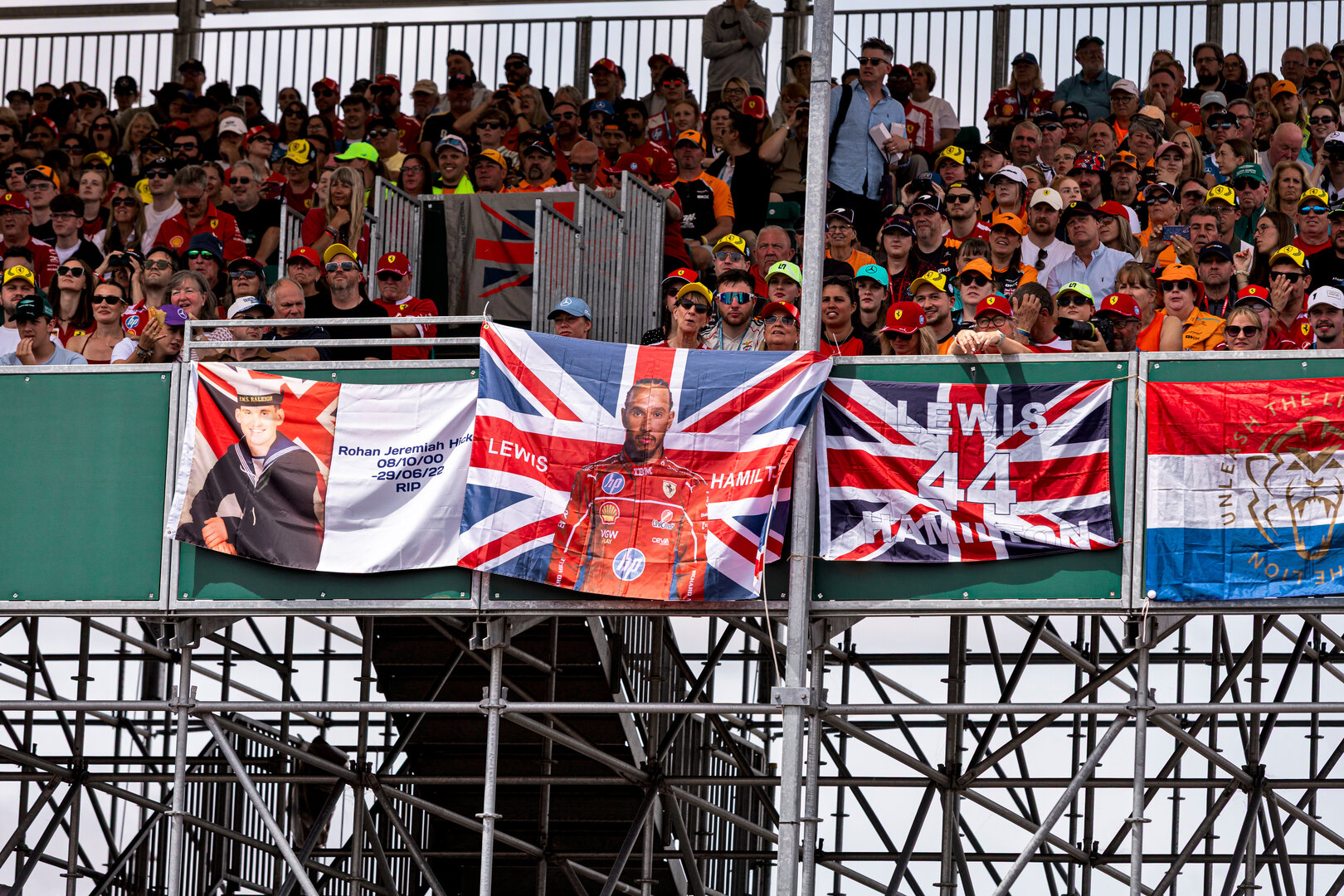 GP GRAN BRETAGNA, Circuit Atmosfera - fans in the grandstand e flags.
05.07.2026. Formula 1 World Championship, Rd 9, British Grand Prix, Silverstone, England, Gara Day.
 - www.xpbimages.com, EMail: requests@xpbimages.com © Copyright: Denny / XPB Images