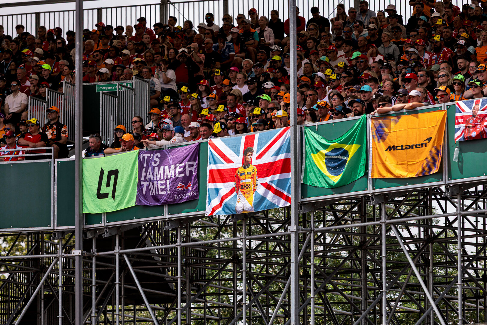 GP GRAN BRETAGNA, Circuit Atmosfera - fans in the grandstand e flags.
05.07.2026. Formula 1 World Championship, Rd 9, British Grand Prix, Silverstone, England, Gara Day.
 - www.xpbimages.com, EMail: requests@xpbimages.com © Copyright: Denny / XPB Images