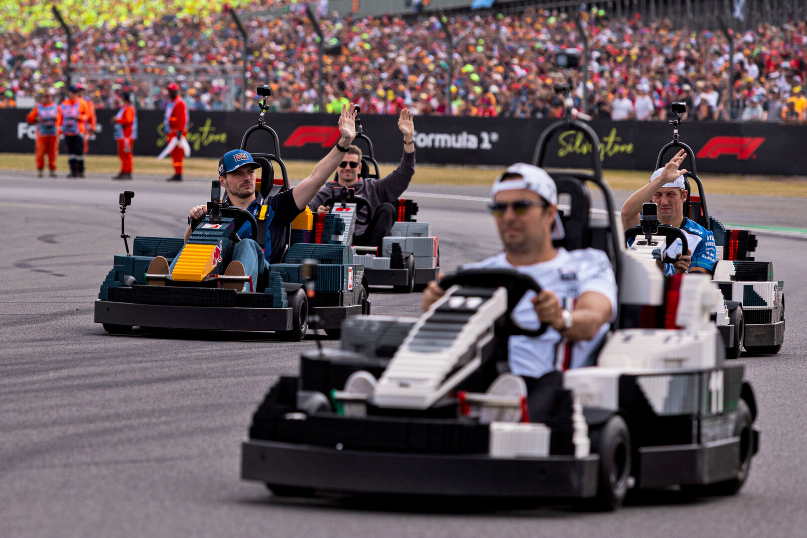 GP GRAN BRETAGNA, Max Verstappen (NLD) Red Bull Racing in a Lego kart on the drivers' parade..
05.07.2026. Formula 1 World Championship, Rd 9, British Grand Prix, Silverstone, England, Gara Day.
- www.xpbimages.com, EMail: requests@xpbimages.com © Copyright: Denny / XPB Images