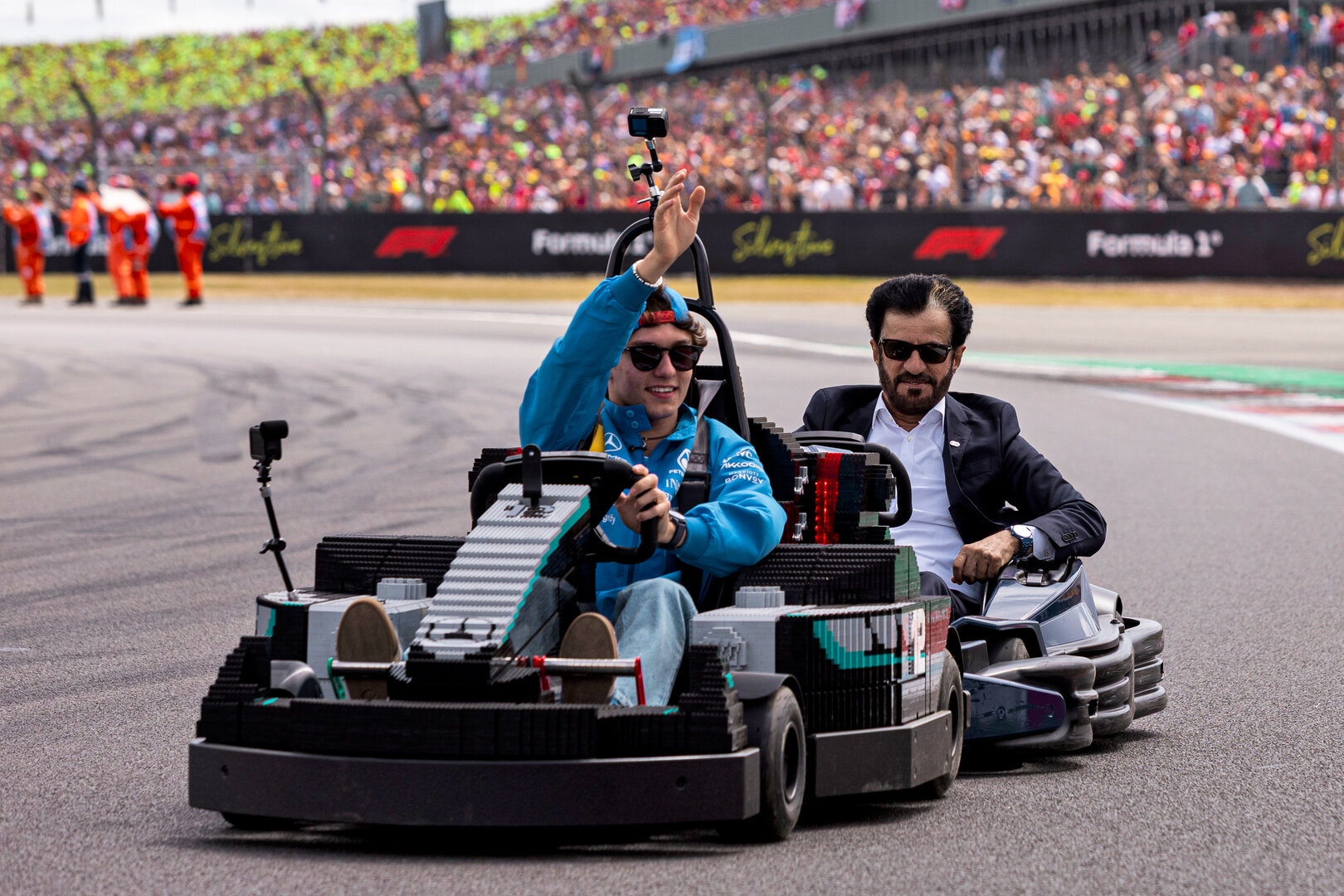 GP GRAN BRETAGNA, Andrea Kimi Antonelli (ITA) Mercedes AMG Formula One Team in a Lego kart on the drivers' parade chased by Mohammed Bin Sulayem (UAE) FIA President.
05.07.2026. Formula 1 World Championship, Rd 9, British Grand Prix, Silverstone, England, Gara Day.
 - www.xpbimages.com, EMail: requests@xpbimages.com © Copyright: Denny / XPB Images