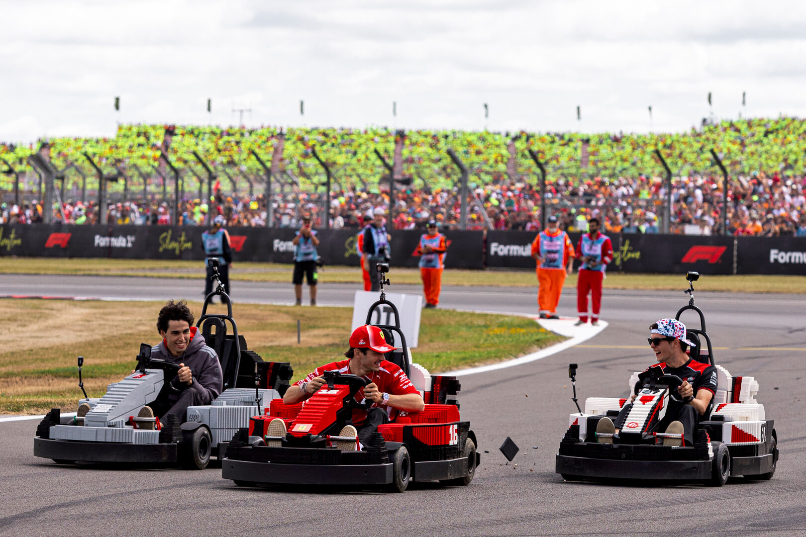 GP GRAN BRETAGNA, (L to R): Gabriel Bortoleto (BRA) Audi F1 Team with Charles Leclerc (MON) Ferrari e Oliver Bearman (GBR) Haas F1 Team in Lego karts on the drivers' parade.
05.07.2026. Formula 1 World Championship, Rd 9, British Grand Prix, Silverstone, England, Gara Day.
 - www.xpbimages.com, EMail: requests@xpbimages.com © Copyright: Denny / XPB Images