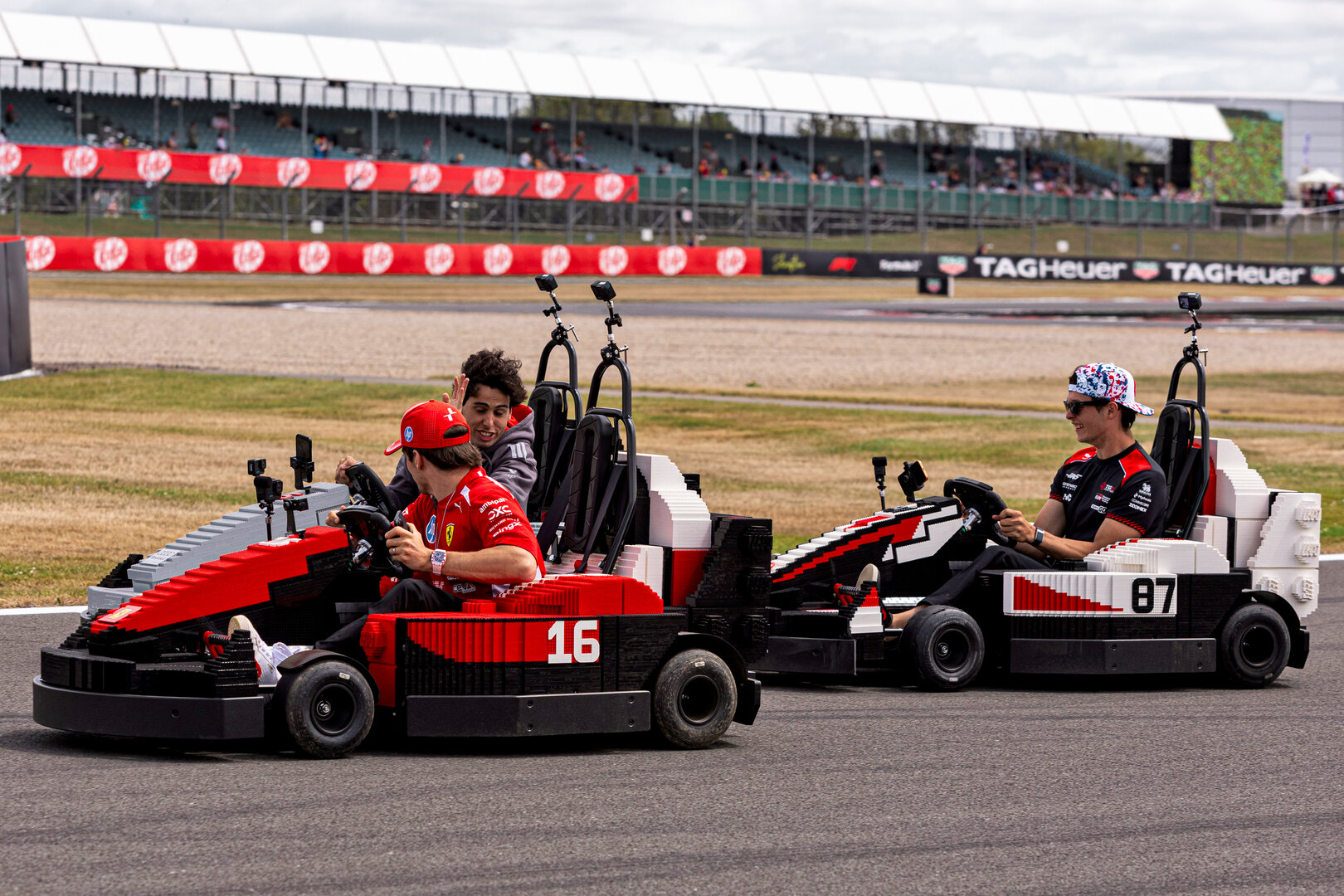 GP GRAN BRETAGNA, Gabriel Bortoleto (BRA) Audi F1 Team with Charles Leclerc (MON) Ferrari e Oliver Bearman (GBR) Haas F1 Team in Lego karts on the drivers' parade.
05.07.2026. Formula 1 World Championship, Rd 9, British Grand Prix, Silverstone, England, Gara Day.
 - www.xpbimages.com, EMail: requests@xpbimages.com © Copyright: Denny / XPB Images