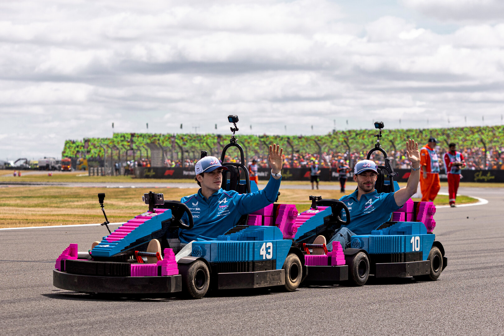 GP GRAN BRETAGNA, Franco Colapinto (ARG) Alpine F1 Team e Pierre Gasly (FRA) Alpine F1 Team in Lego karts on the drivers' parade.
05.07.2026. Formula 1 World Championship, Rd 9, British Grand Prix, Silverstone, England, Gara Day.
- www.xpbimages.com, EMail: requests@xpbimages.com © Copyright: Denny / XPB Images