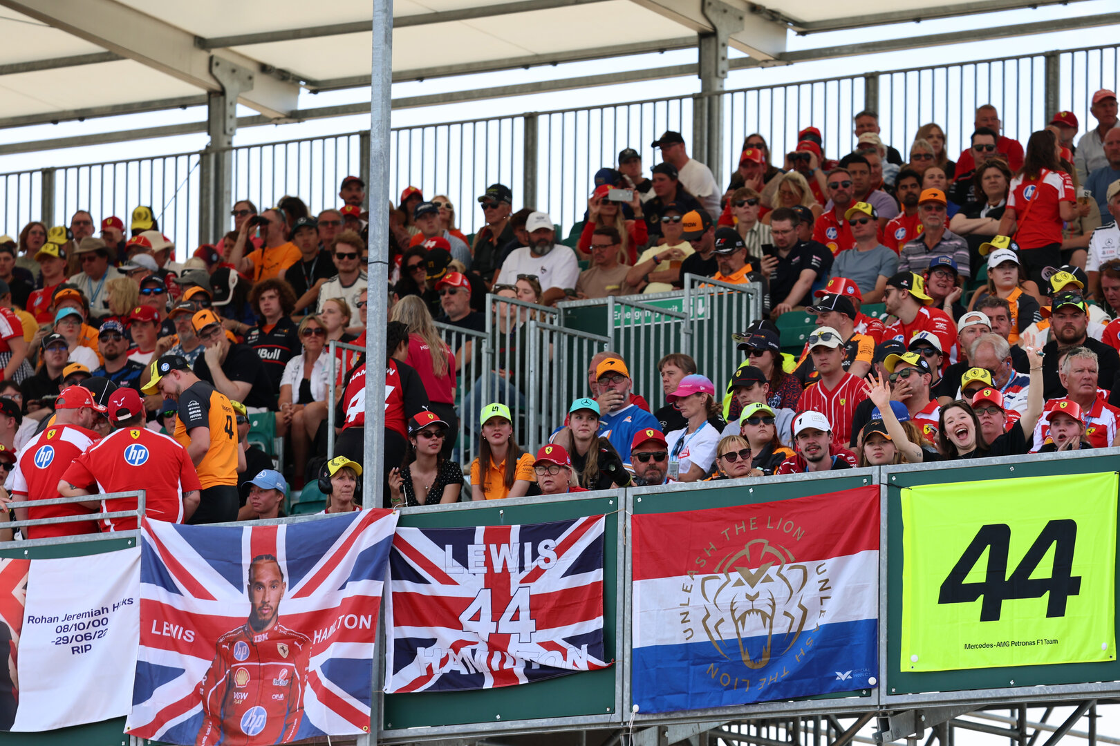 GP GRAN BRETAGNA, Circuit Atmosfera - fans in the grandstand.
05.07.2026. Formula 1 World Championship, Rd 9, British Grand Prix, Silverstone, England, Gara Day.
- www.xpbimages.com, EMail: requests@xpbimages.com © Copyright: Batchelor / XPB Images