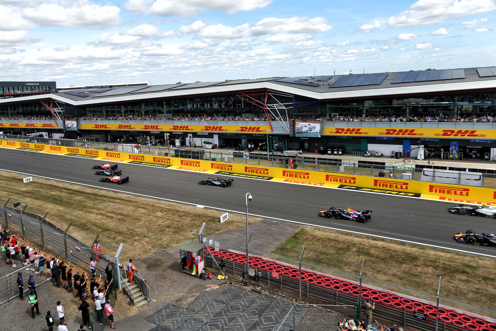GP GRAN BRETAGNA, Andrea Kimi Antonelli (ITA) Mercedes AMG Formula One Team W17 is passed by Charles Leclerc (MON) Ferrari SF-26 at the partenza of the race.
05.07.2026. Formula 1 World Championship, Rd 9, British Grand Prix, Silverstone, England, Gara Day.
- www.xpbimages.com, EMail: requests@xpbimages.com © Copyright: Dunbar / XPB Images