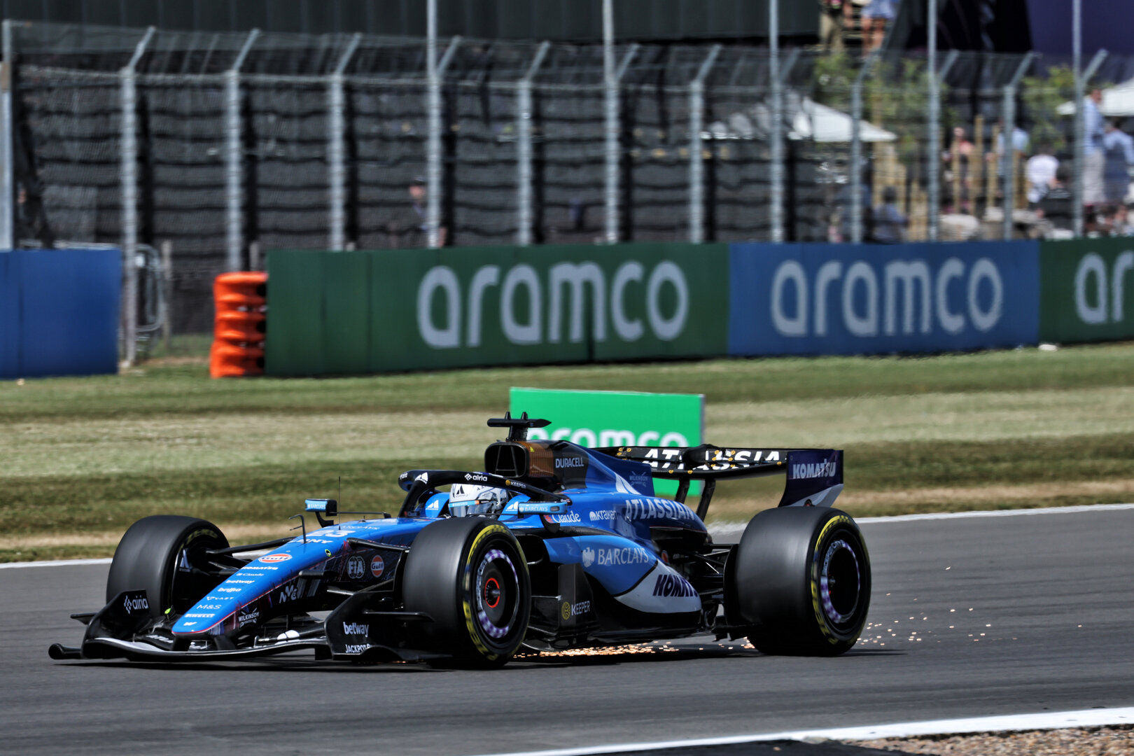 GP GRAN BRETAGNA, Alexander Albon (THA) Williams F1 Team FW48 with a broken front wing.
05.07.2026. Formula 1 World Championship, Rd 9, British Grand Prix, Silverstone, England, Gara Day.
- www.xpbimages.com, EMail: requests@xpbimages.com © Copyright: Moy / XPB Images