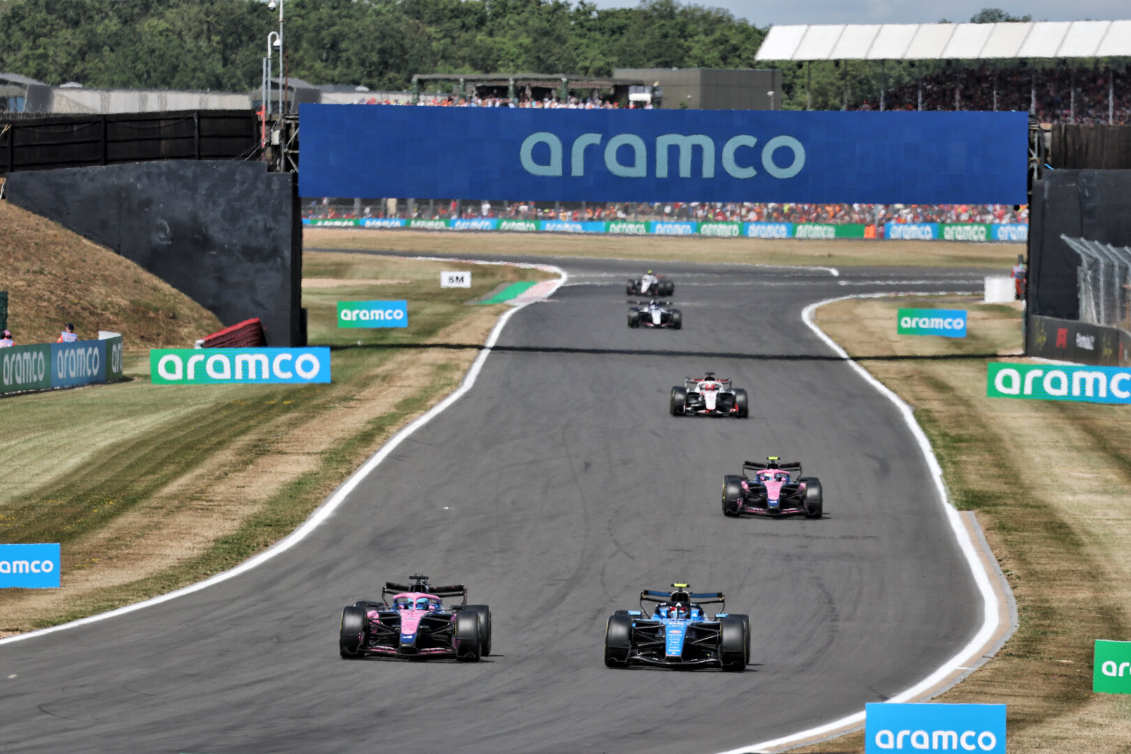 GP GRAN BRETAGNA, Pierre Gasly (FRA) Alpine F1 Team A526 e Carlos Sainz (ESP) Williams F1 Team FW48.
05.07.2026. Formula 1 World Championship, Rd 9, British Grand Prix, Silverstone, England, Gara Day.
- www.xpbimages.com, EMail: requests@xpbimages.com © Copyright: Moy / XPB Images