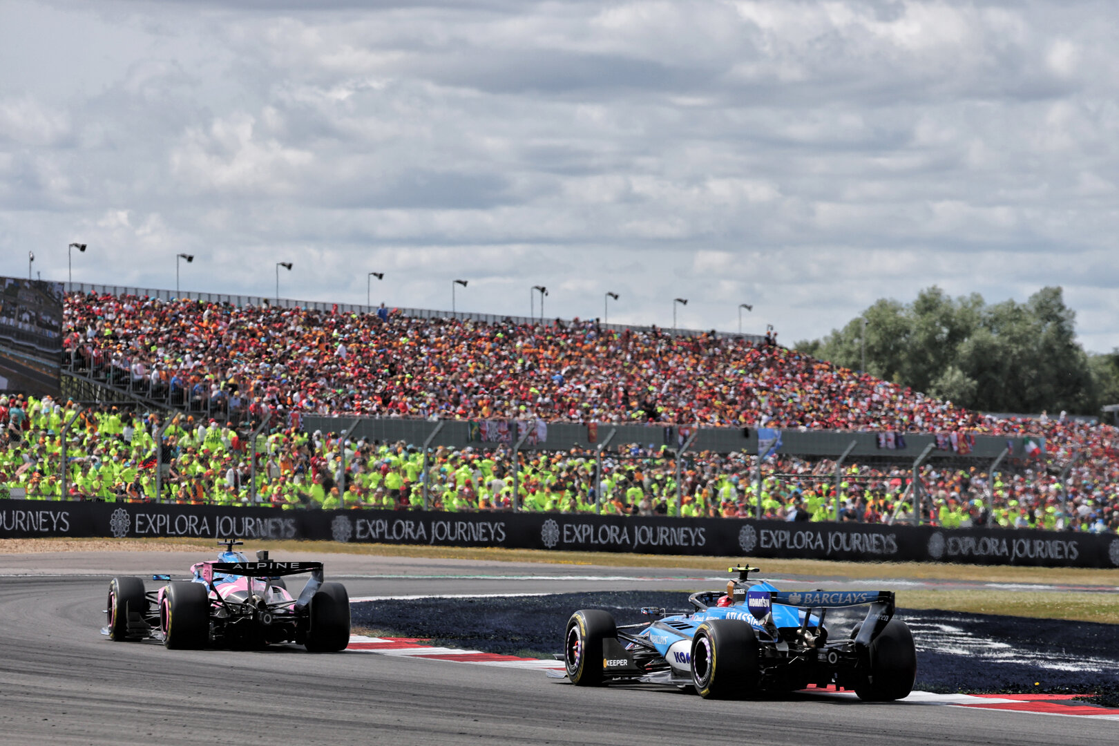 GP GRAN BRETAGNA, Pierre Gasly (FRA) Alpine F1 Team A526 e Carlos Sainz (ESP) Williams F1 Team FW48.
05.07.2026. Formula 1 World Championship, Rd 9, British Grand Prix, Silverstone, England, Gara Day.
- www.xpbimages.com, EMail: requests@xpbimages.com © Copyright: Moy / XPB Images