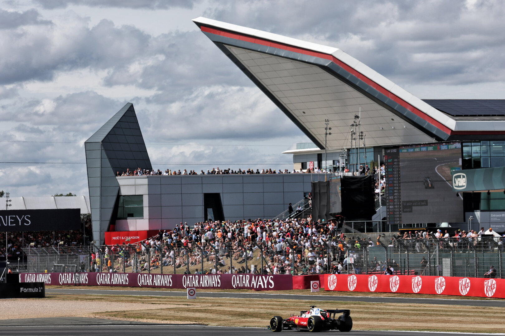 GP GRAN BRETAGNA, Charles Leclerc (MON) Ferrari SF-26.
05.07.2026. Formula 1 World Championship, Rd 9, British Grand Prix, Silverstone, England, Gara Day.
- www.xpbimages.com, EMail: requests@xpbimages.com © Copyright: Bearne / XPB Images