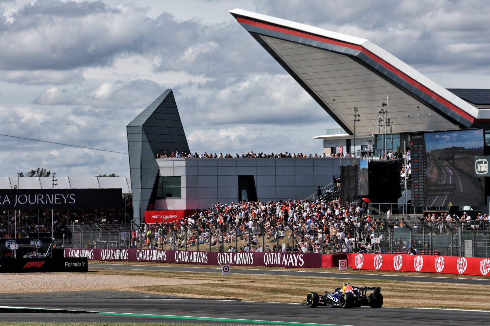 GP GRAN BRETAGNA, Isack Hadjar (FRA) Red Bull Racing RB22.
05.07.2026. Formula 1 World Championship, Rd 9, British Grand Prix, Silverstone, England, Gara Day.
- www.xpbimages.com, EMail: requests@xpbimages.com © Copyright: Bearne / XPB Images