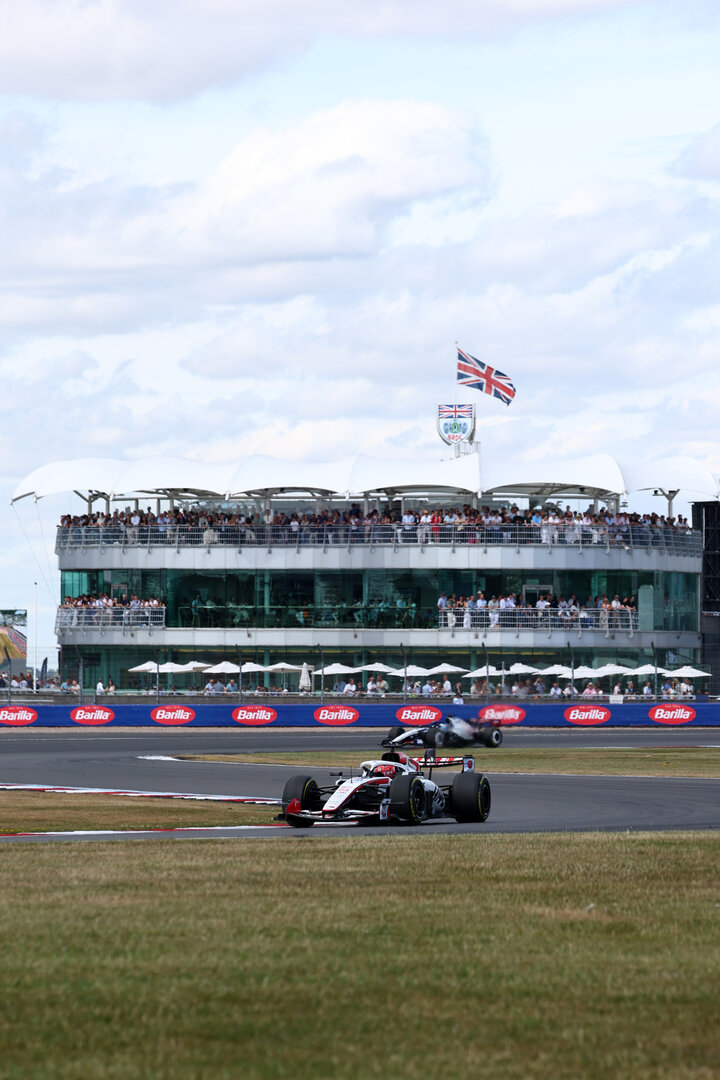 GP GRAN BRETAGNA, Esteban Ocon (FRA) Haas F1 Team VF-26.
05.07.2026. Formula 1 World Championship, Rd 9, British Grand Prix, Silverstone, England, Gara Day.
- www.xpbimages.com, EMail: requests@xpbimages.com © Copyright: Bearne / XPB Images